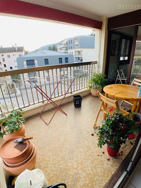 EXCLU Divonne les Bains 01220 : GRAND T2 convertible T3 avec balcon, cave et parking en sous sol — photo 3