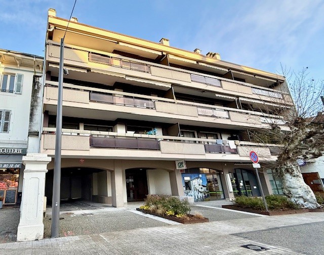 DIVONNE LES BAINS 01220, CENTRE VILLE, T4 121m2 avec terrasse, garage et cave — photo 10