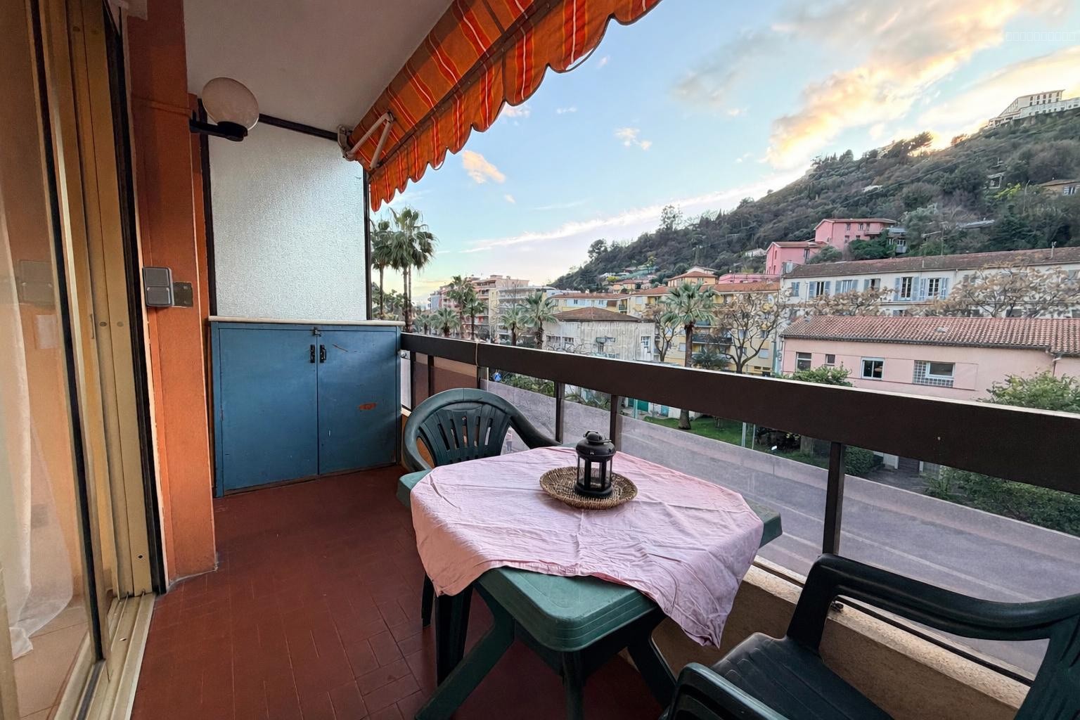 Menton - Haut Carei - Studio meublé avec terrasse et parking privé — photo 7