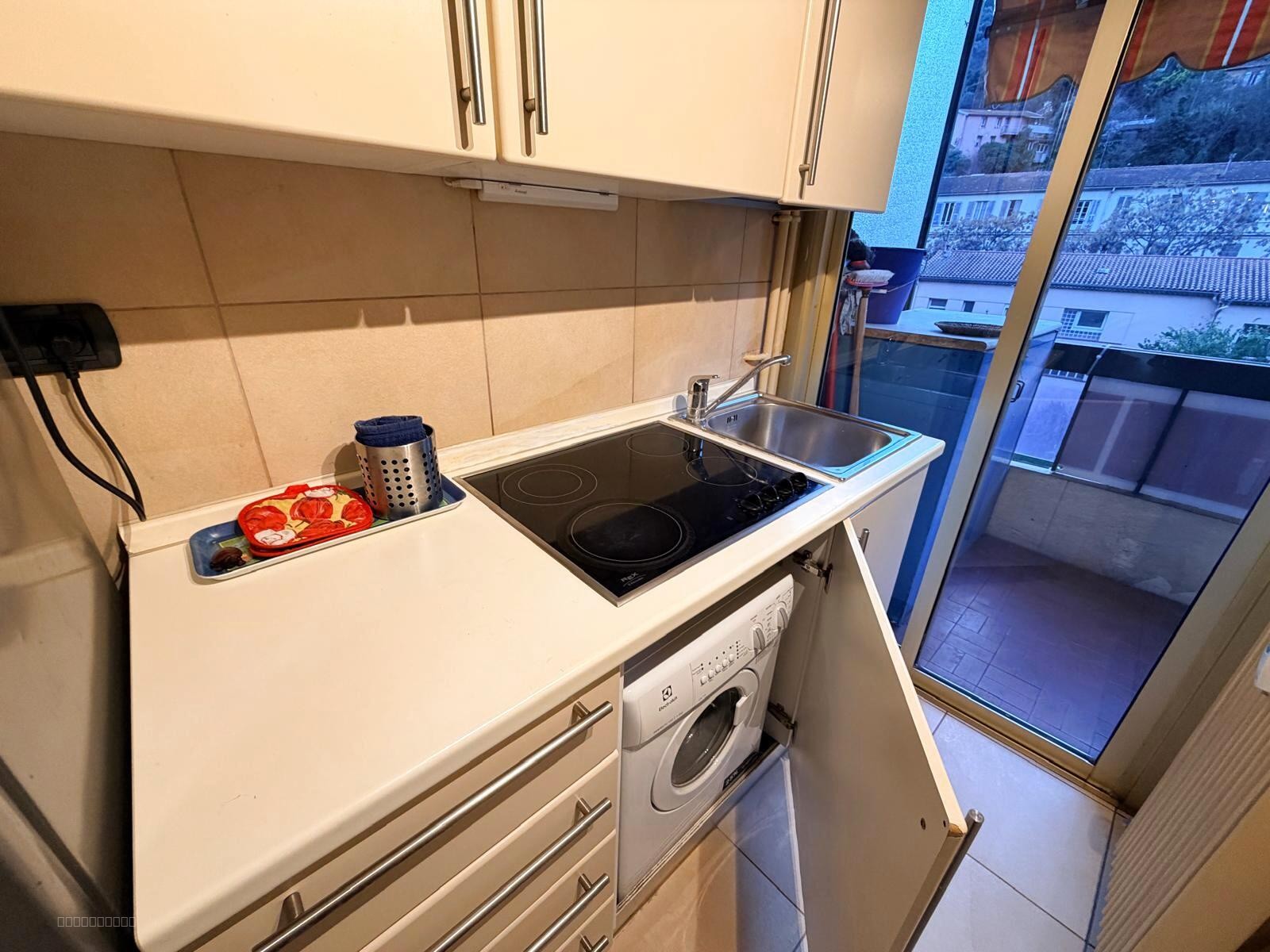 Menton - Haut Carei - Studio meublé avec terrasse et parking privé — photo 10
