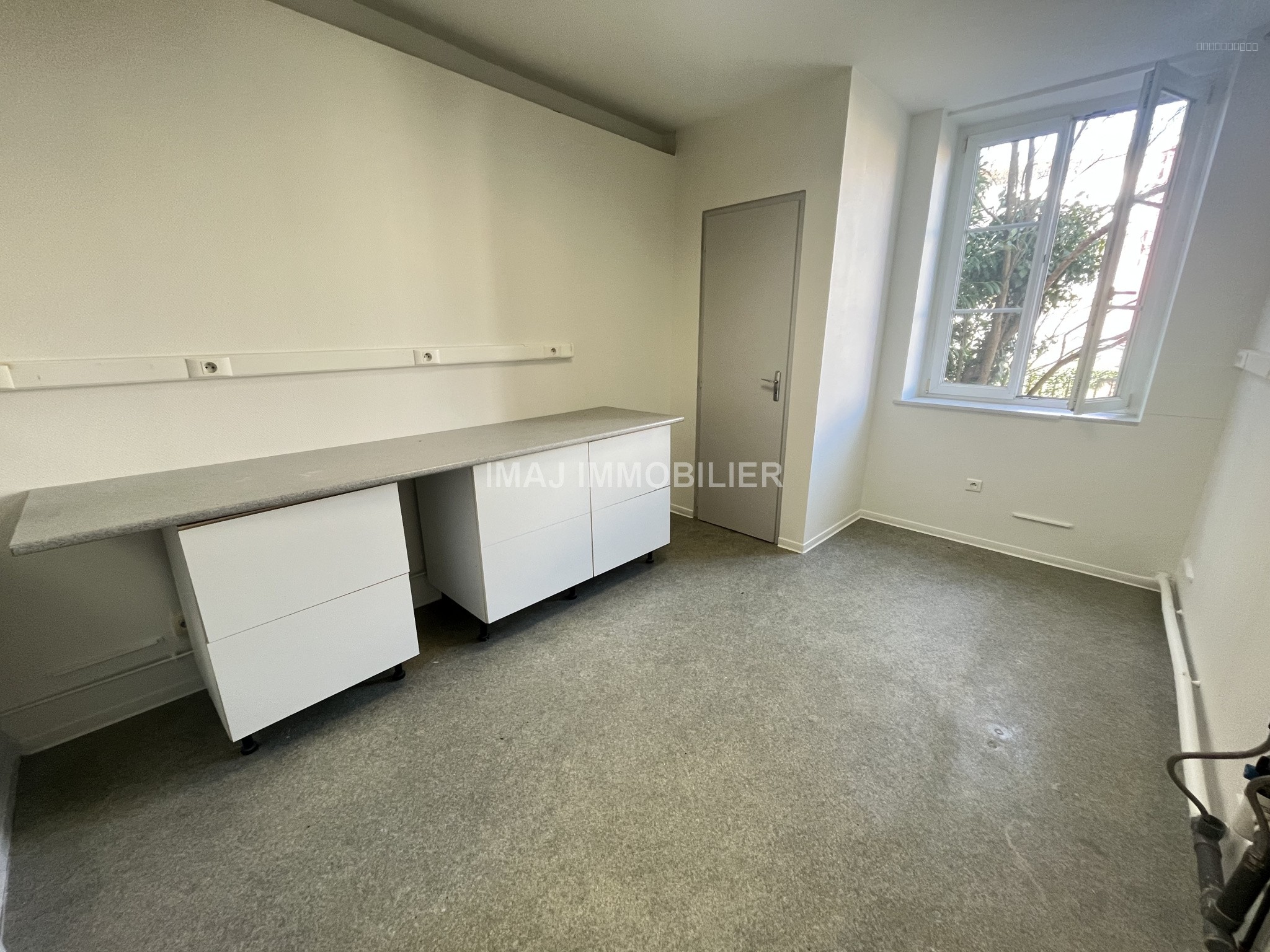 Local commercial à louer à Epinal, 30,04 m², 2 pièces – photo 1 sur 4
