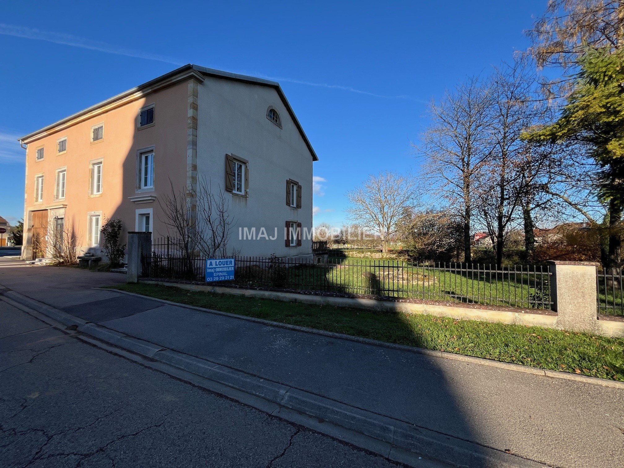 Maison à louer à Padoux, 225 m², 6 pièces – photo 1 sur 19