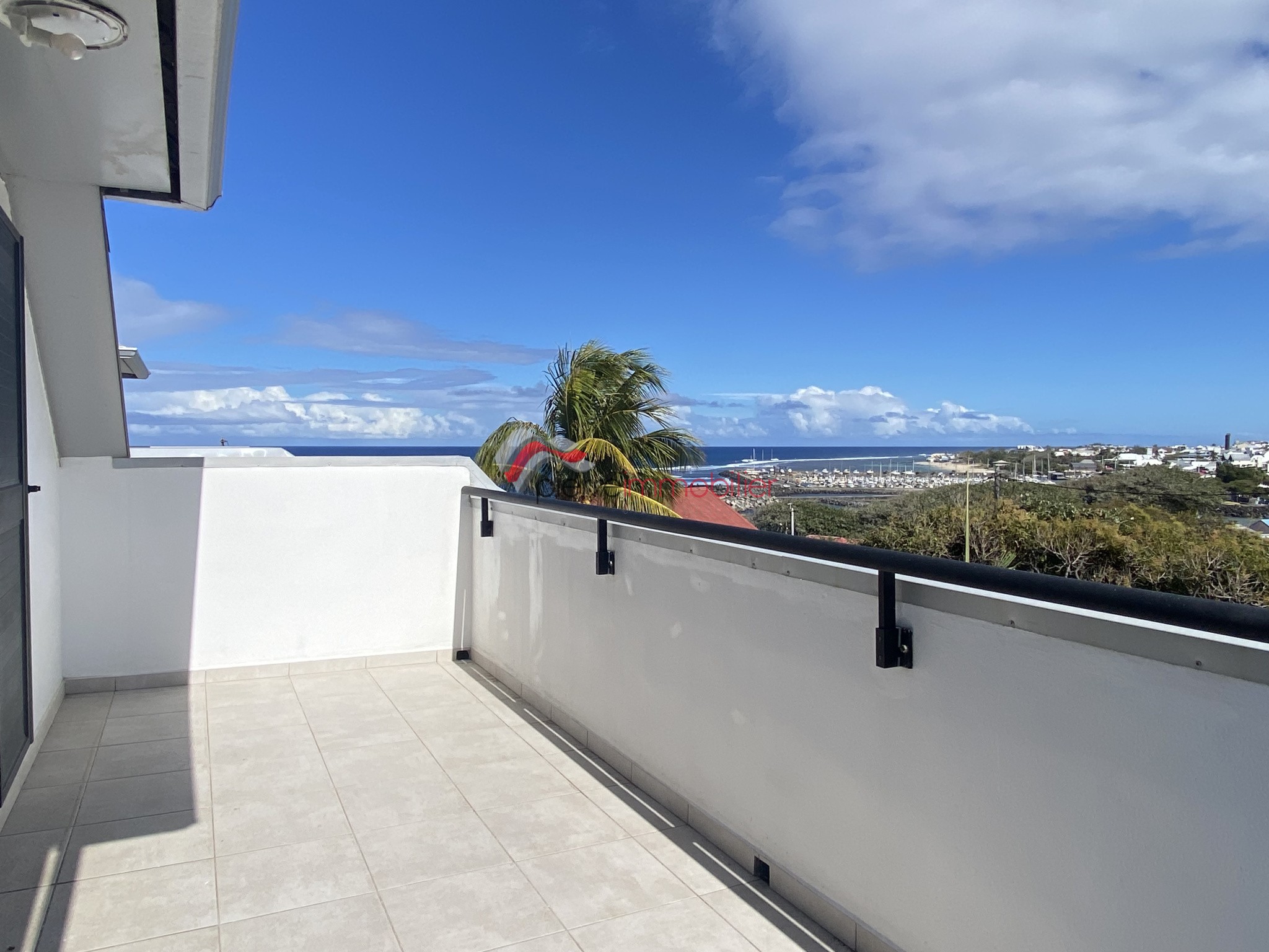 Appartement à vendre à St pierre, 1 210 m², 4 pièces – photo 2 sur 7