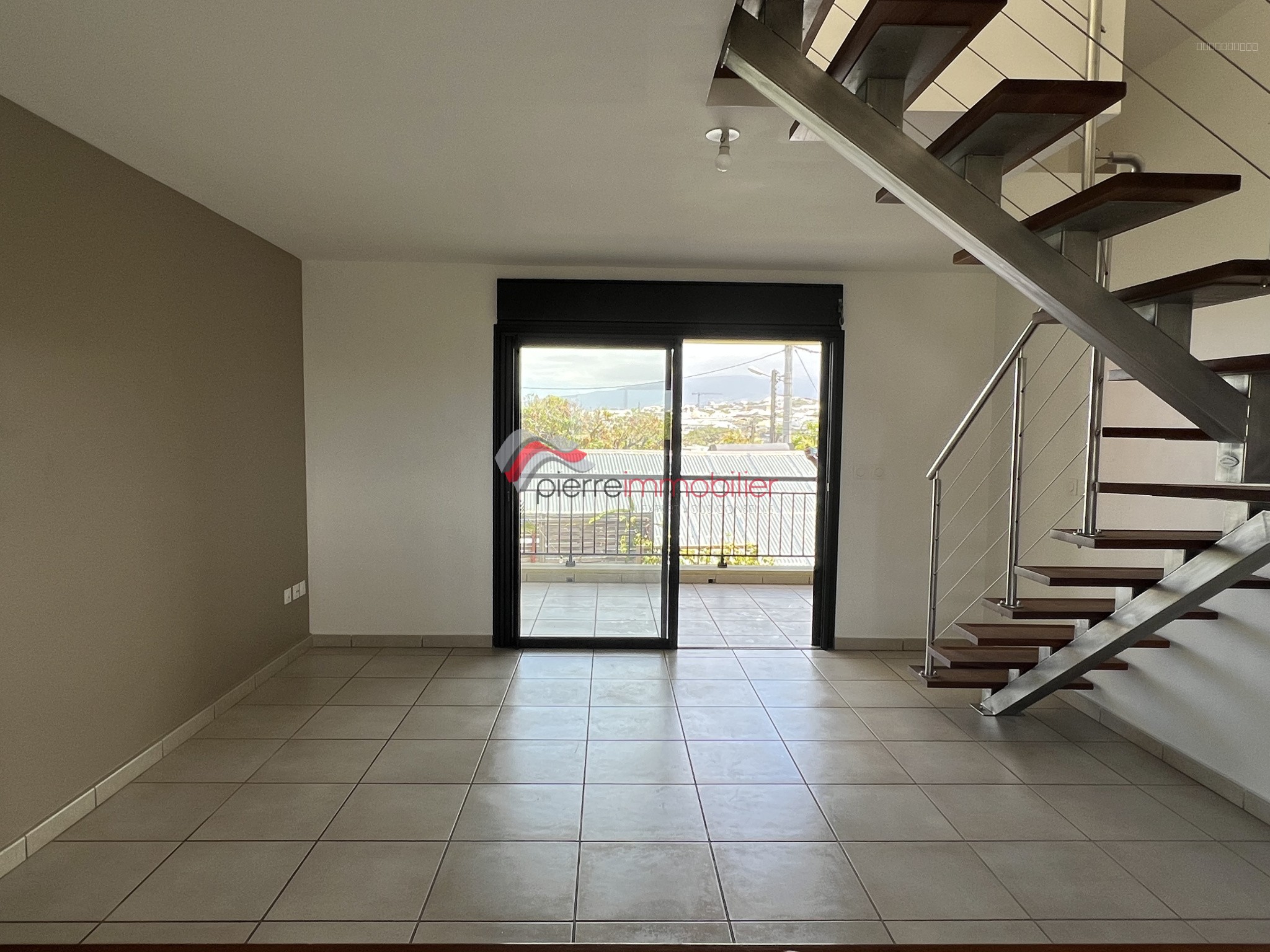 Appartement à vendre à St pierre, 1 210 m², 4 pièces – photo 3 sur 9
