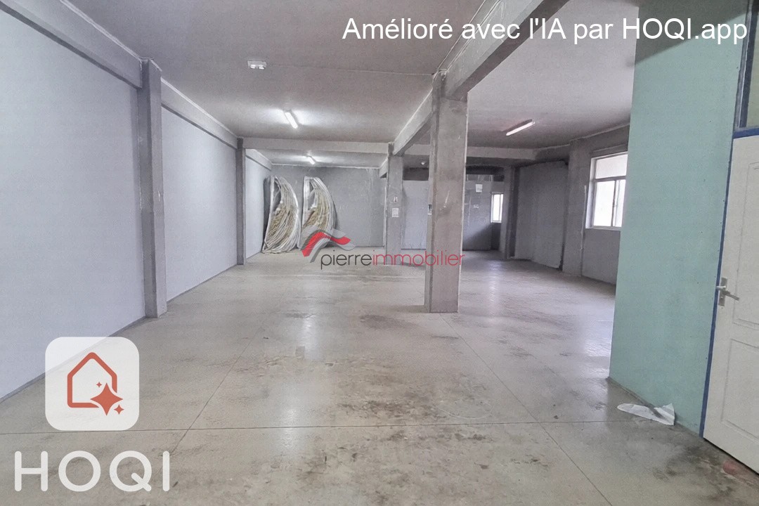 Entrepôt à louer à St pierre, 297 m² – photo 3 sur 8