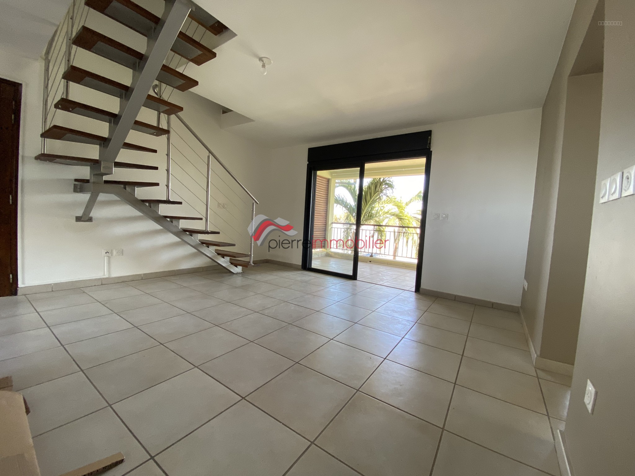 Appartement à vendre à St pierre, 1 210 m², 4 pièces – photo 1 sur 7