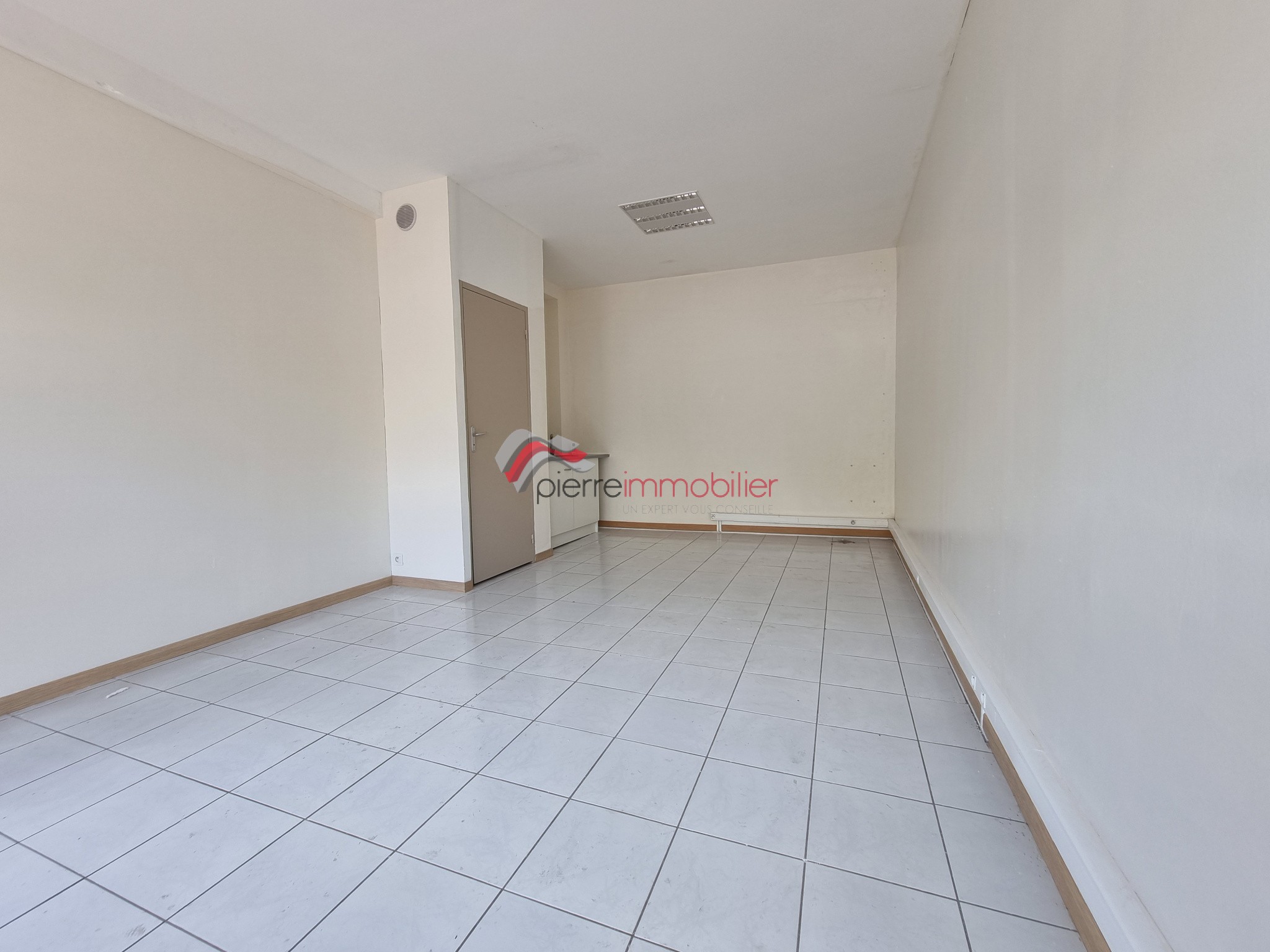 Local commercial à louer à St pierre, 22 m² – photo 2 sur 3