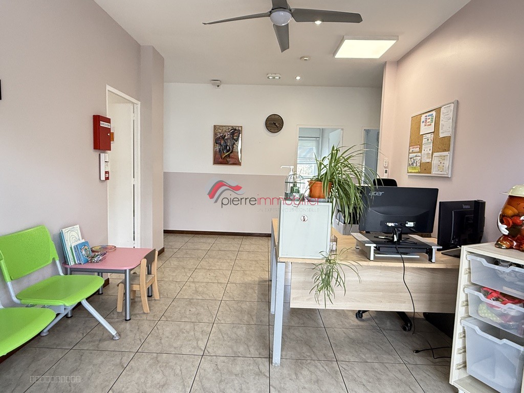 Local commercial à louer à St louis, 200 m², 8 pièces – photo 2 sur 10