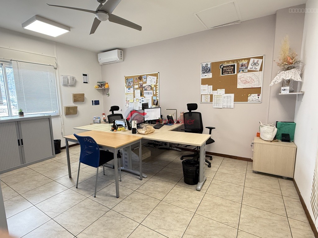 Local commercial à louer à St louis, 200 m², 8 pièces – photo 3 sur 10