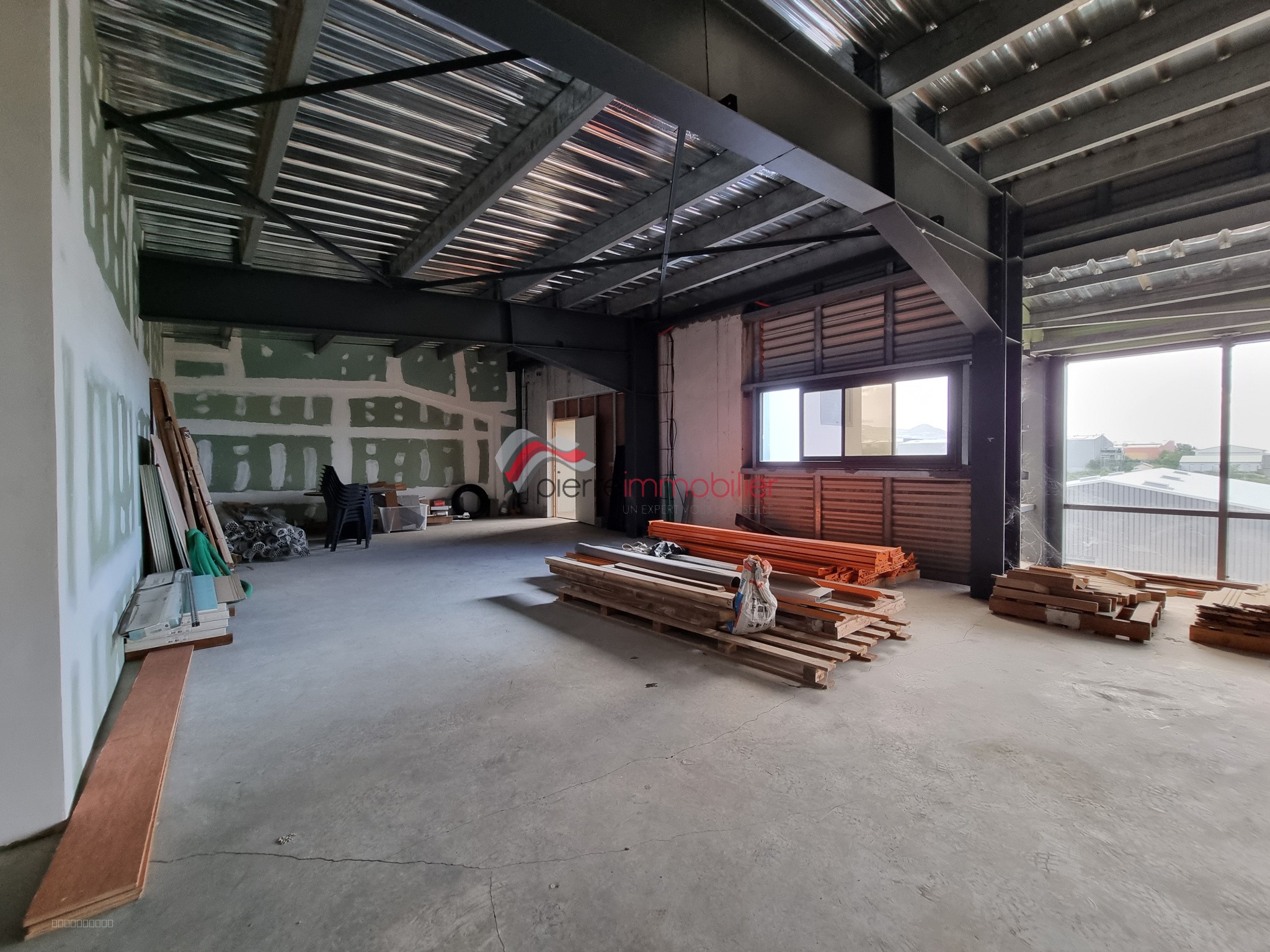Local commercial à louer à St pierre, 150 m² – photo 2 sur 4