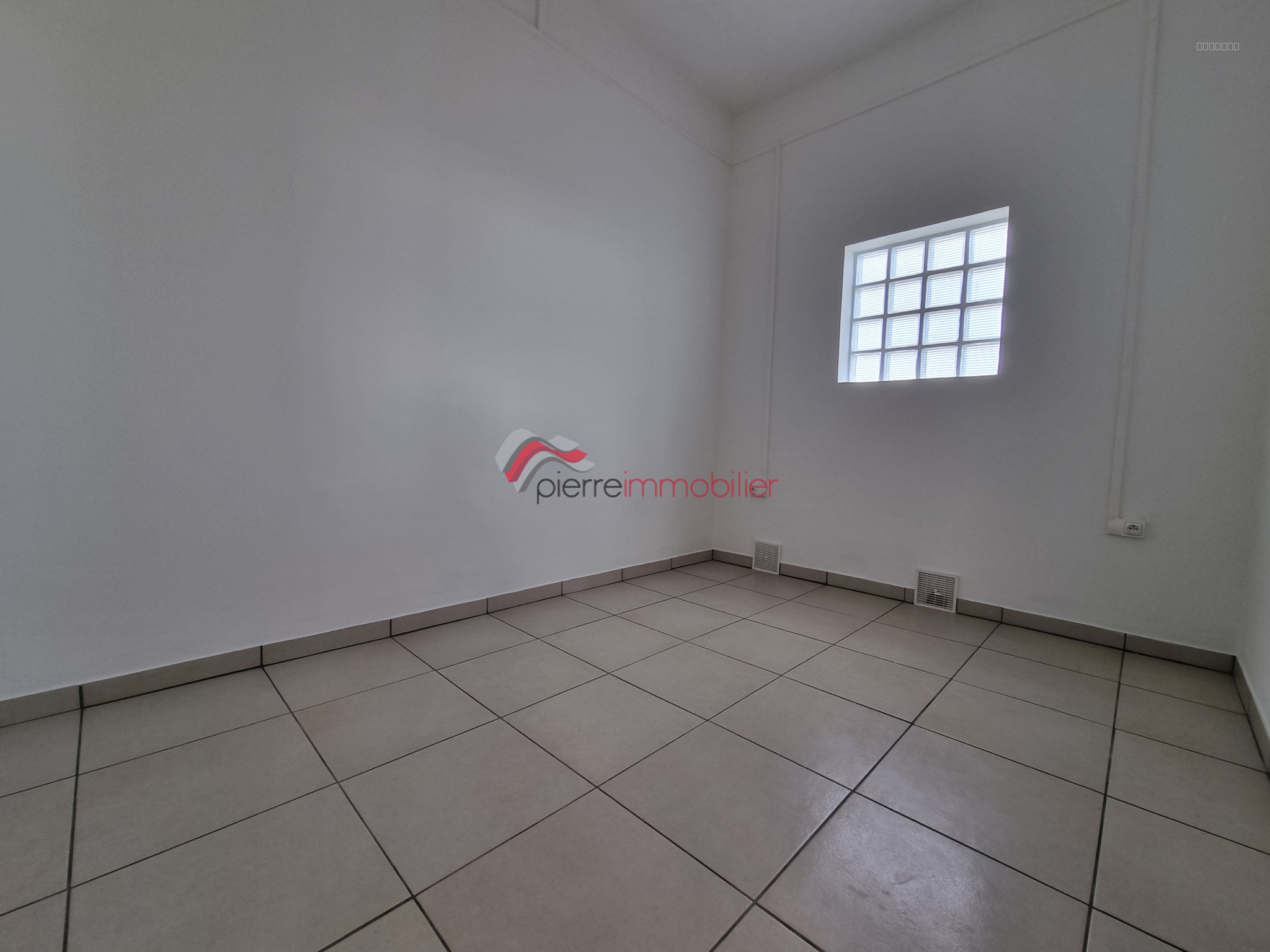 APT T1 bis Centre ville - Proche FAC Le Tampon — photo 5
