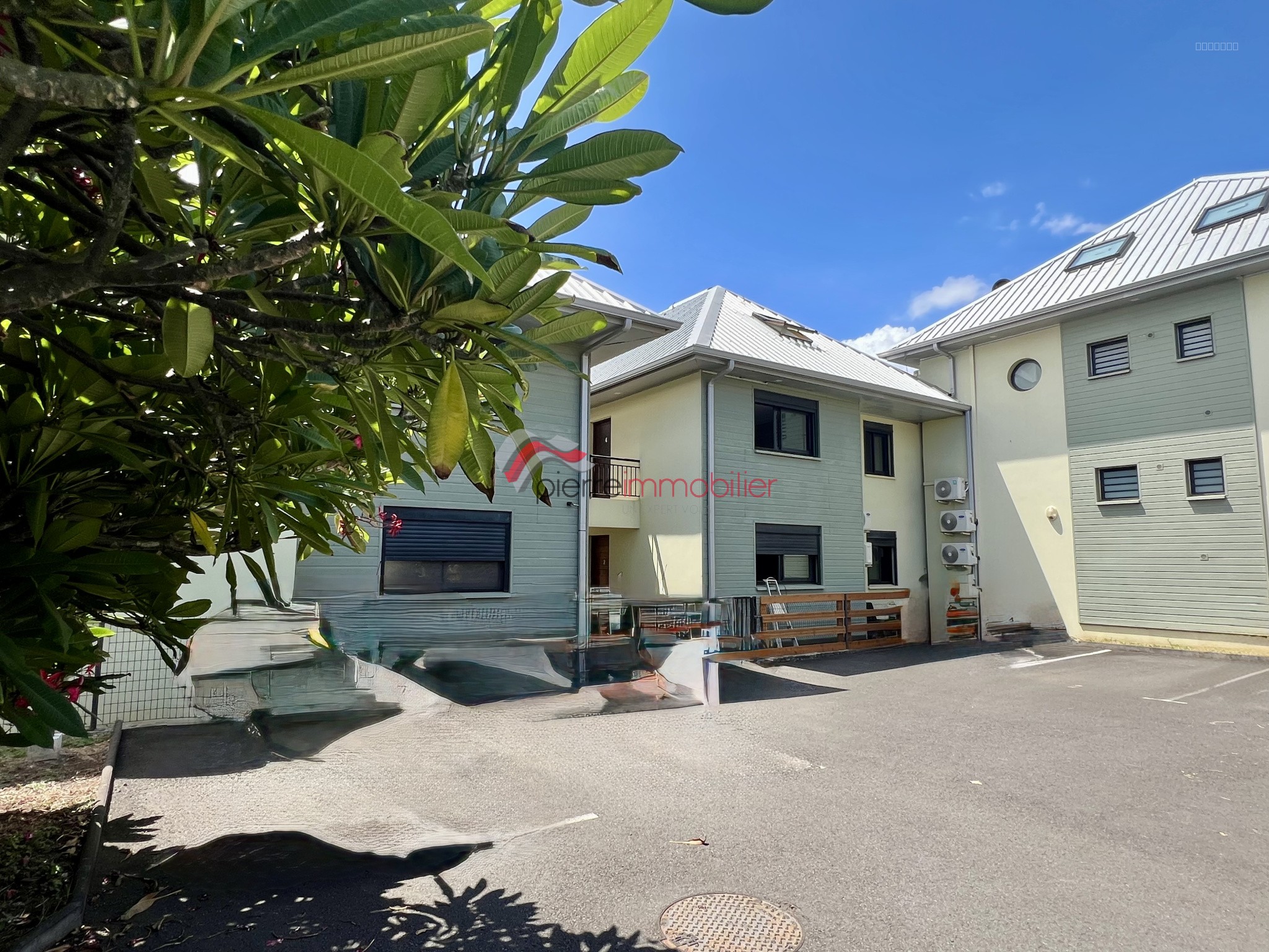 Appartement à vendre à St pierre, 1 210 m², 4 pièces – photo 3 sur 7