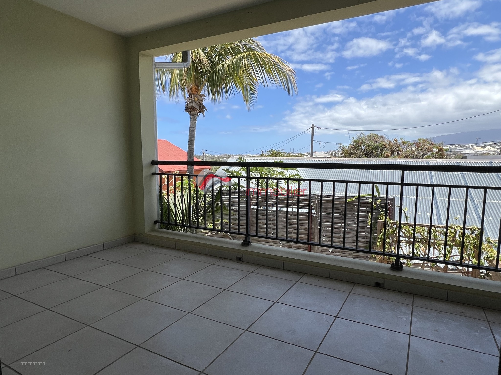 Appartement à vendre à St pierre, 1 210 m², 4 pièces – photo 2 sur 9