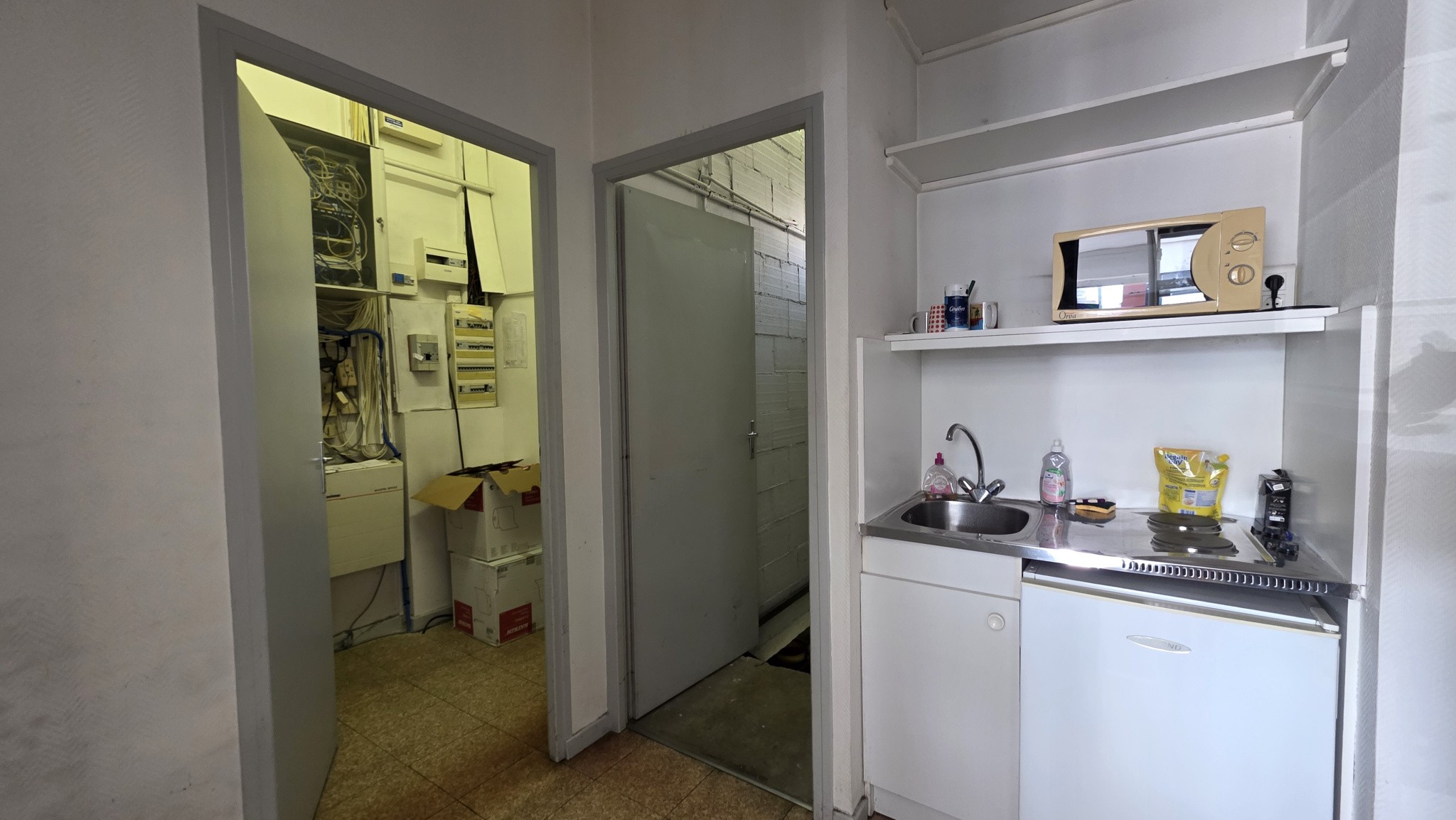 Local commercial avec cave et 3 garages — photo 9