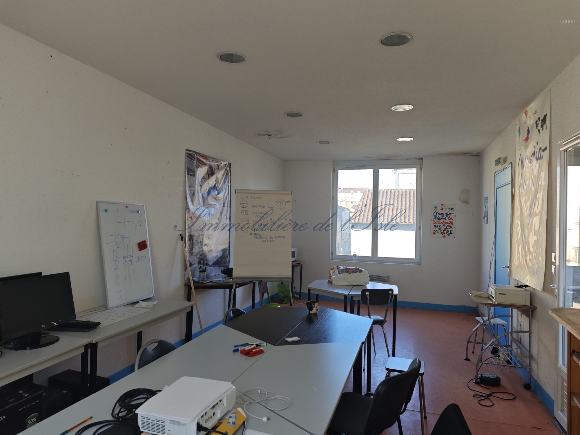 ENSEMBLE IMMOBILIER DE 285 M2 AVEC JARDIN - — photo 3