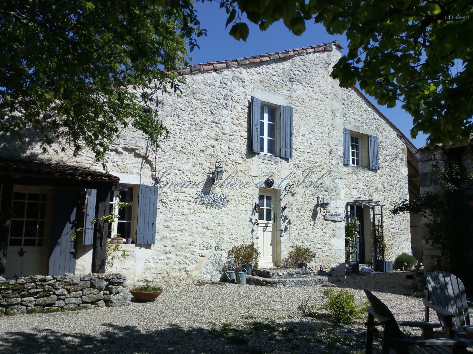 PROPRIETE DE CARACTERE — photo 1