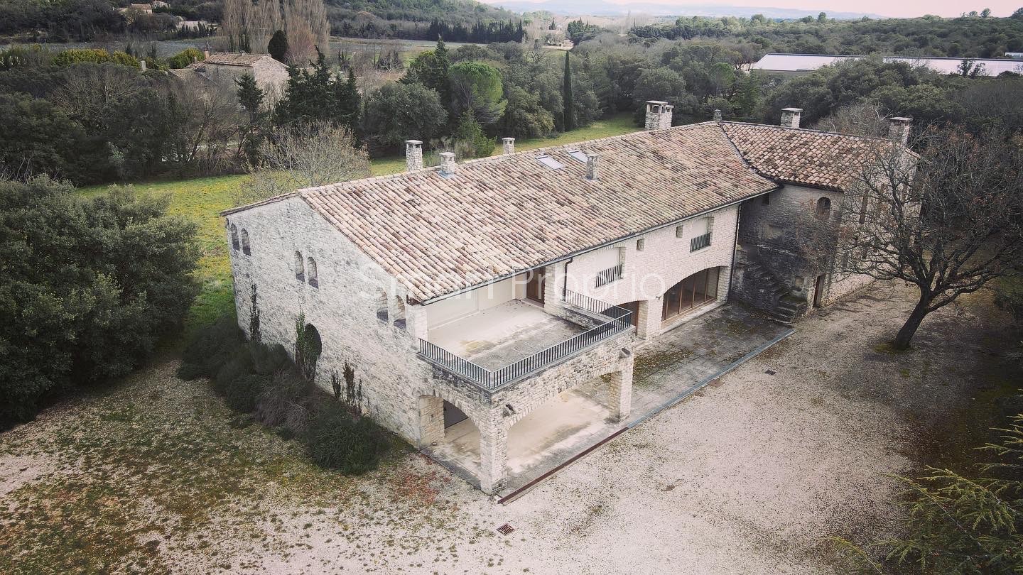 Bien immobilier à vendre à Chamaret, 554 m², 14 pièces – photo 1 sur 11