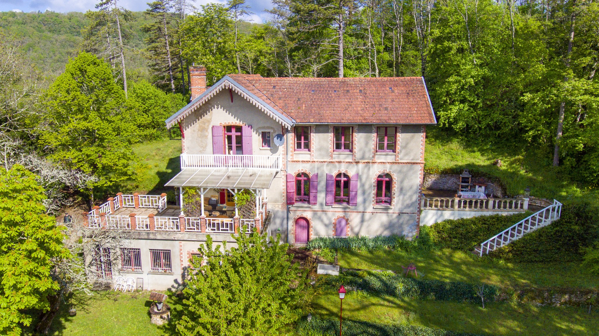 Maison à vendre à Voutenay sur cure, 288 m², 9 pièces – photo 1 sur 14