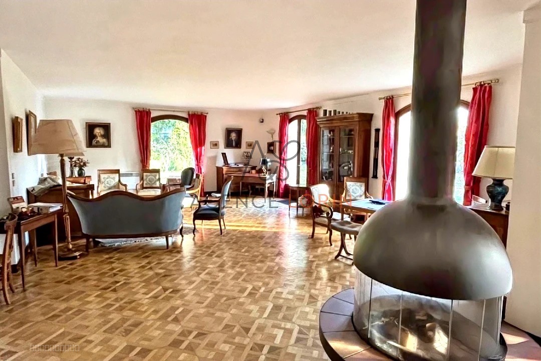 Maison à vendre à Le vesinet, 29,08 m², 9 pièces – photo 2 sur 5
