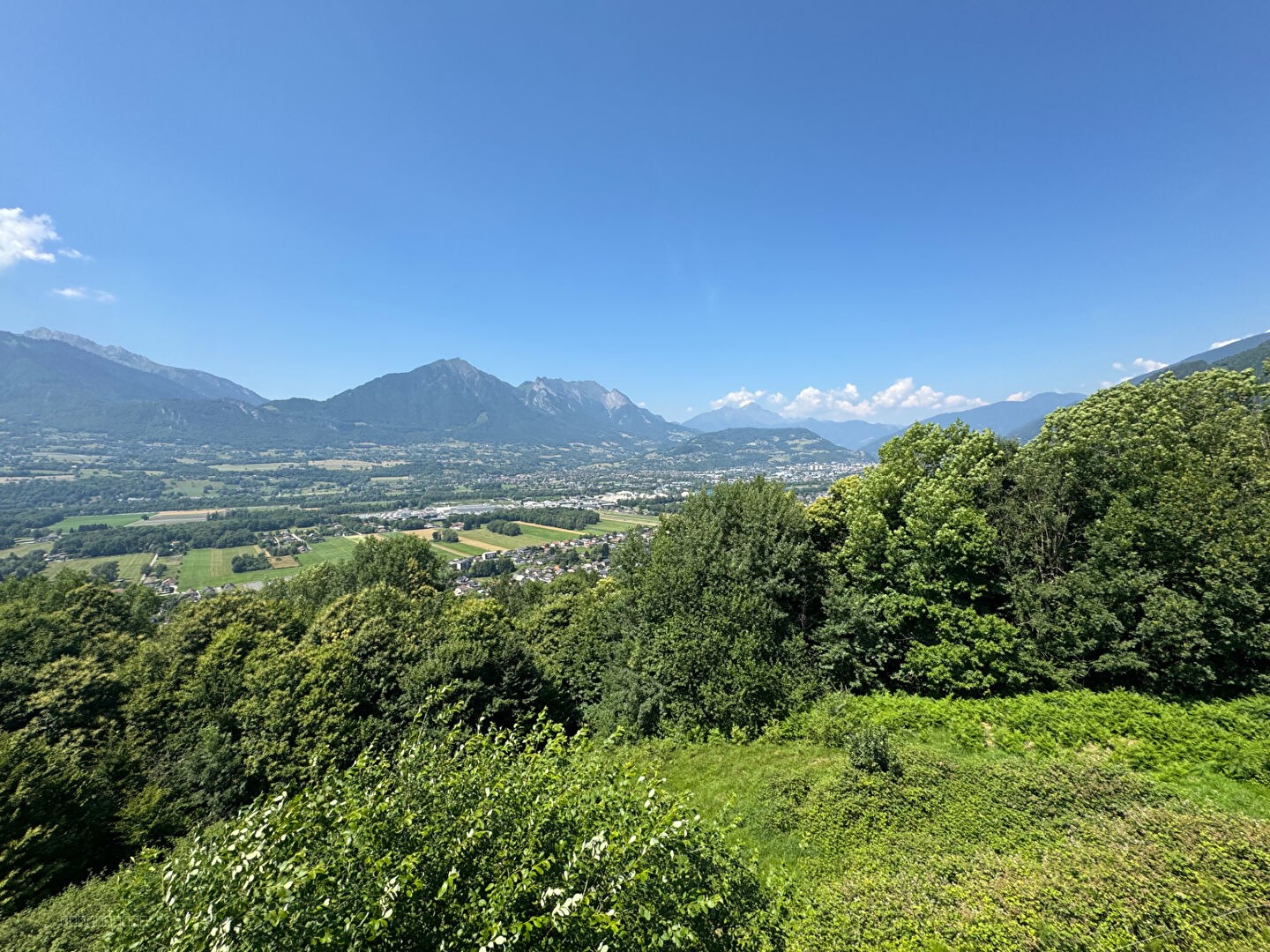 Immeuble à vendre à Monthion, 382 m², 12 pièces – photo 2 sur 16