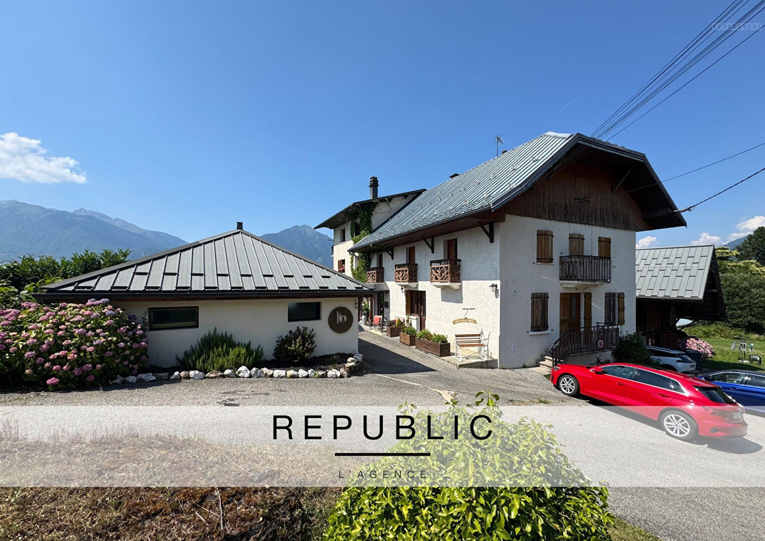 Immeuble à vendre à Monthion, 382 m², 12 pièces – photo 1 sur 16