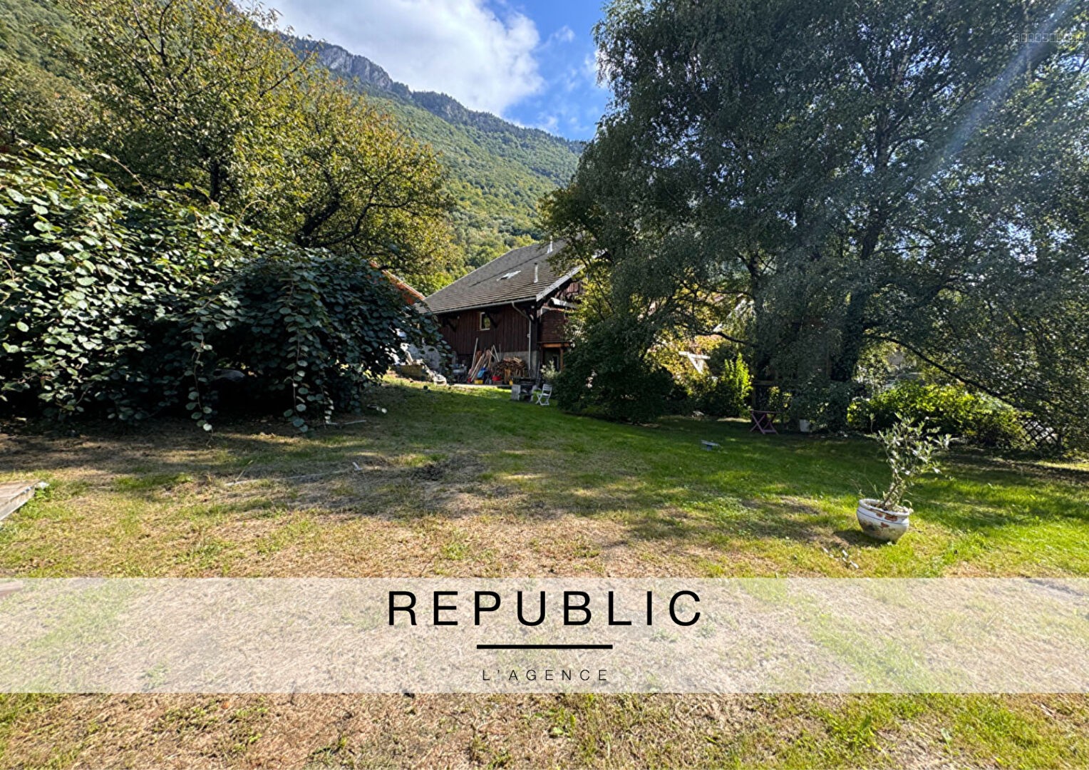 Terrain à vendre à La lechere, 1 119 m² – photo 1 sur 5