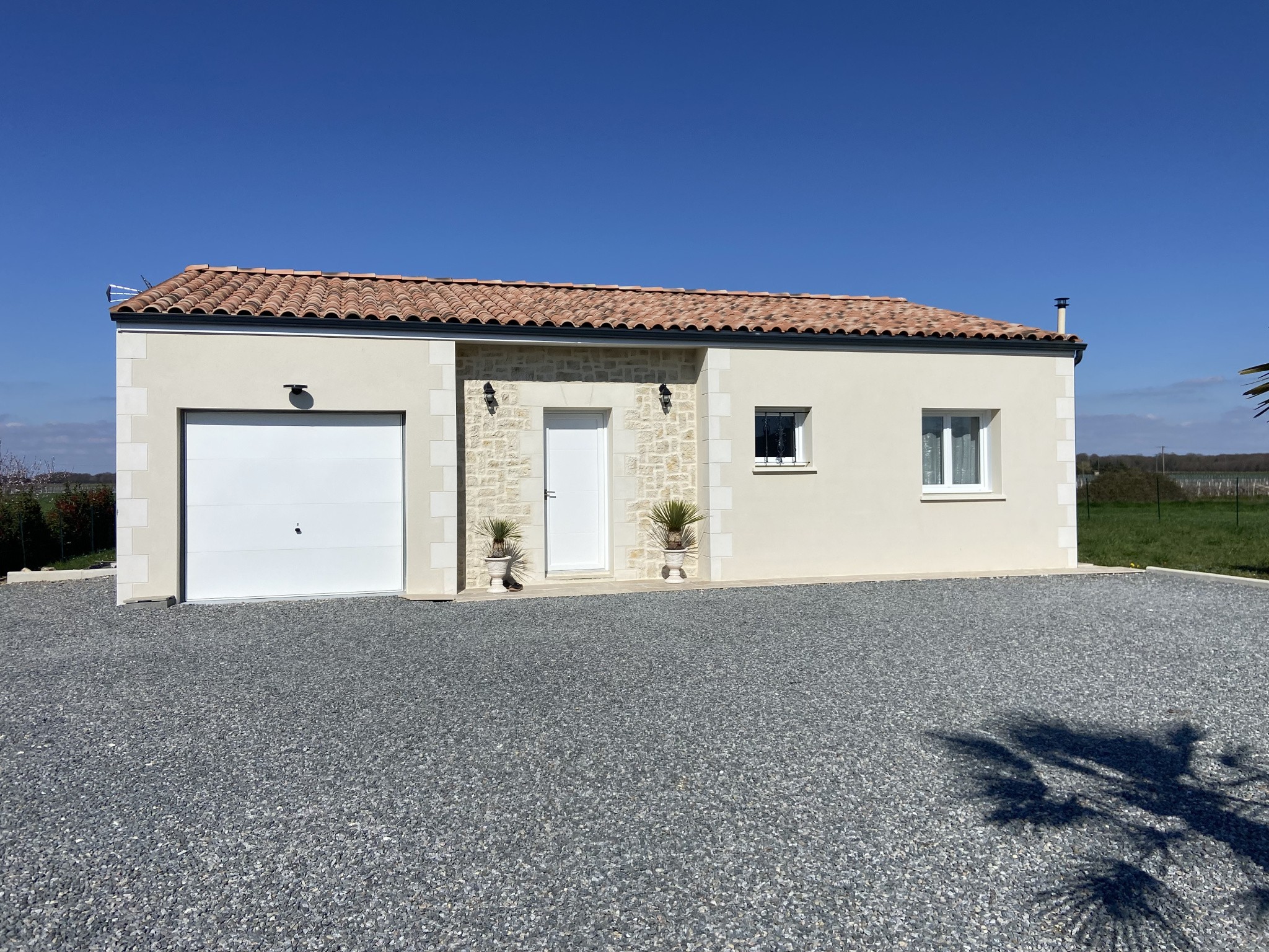 Maison à vendre à Champagnolles, 949 m², 4 pièces – photo 2 sur 16
