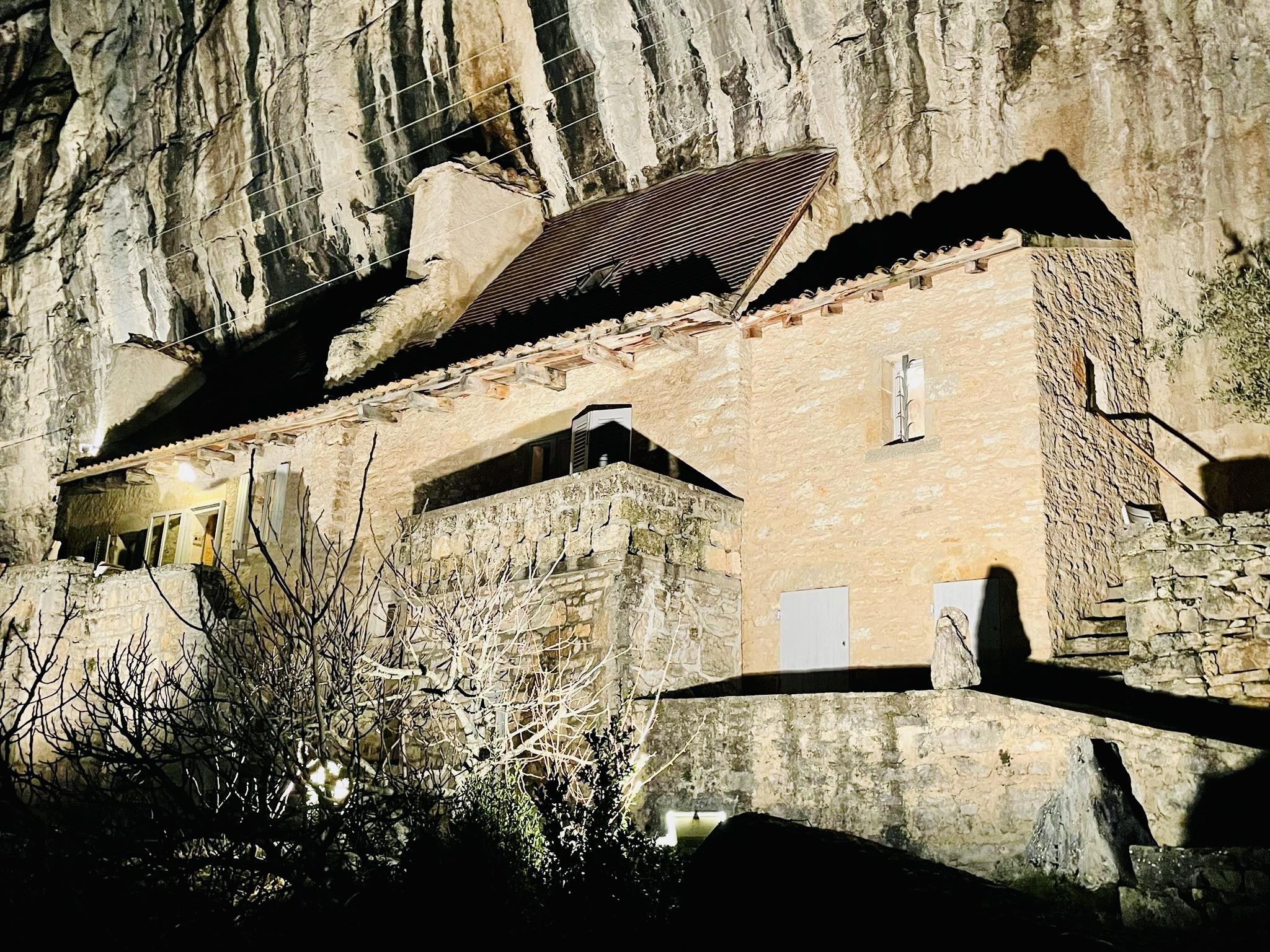 Maison à vendre à Cabrerets, 1 300 m², 3 pièces – photo 1 sur 13
