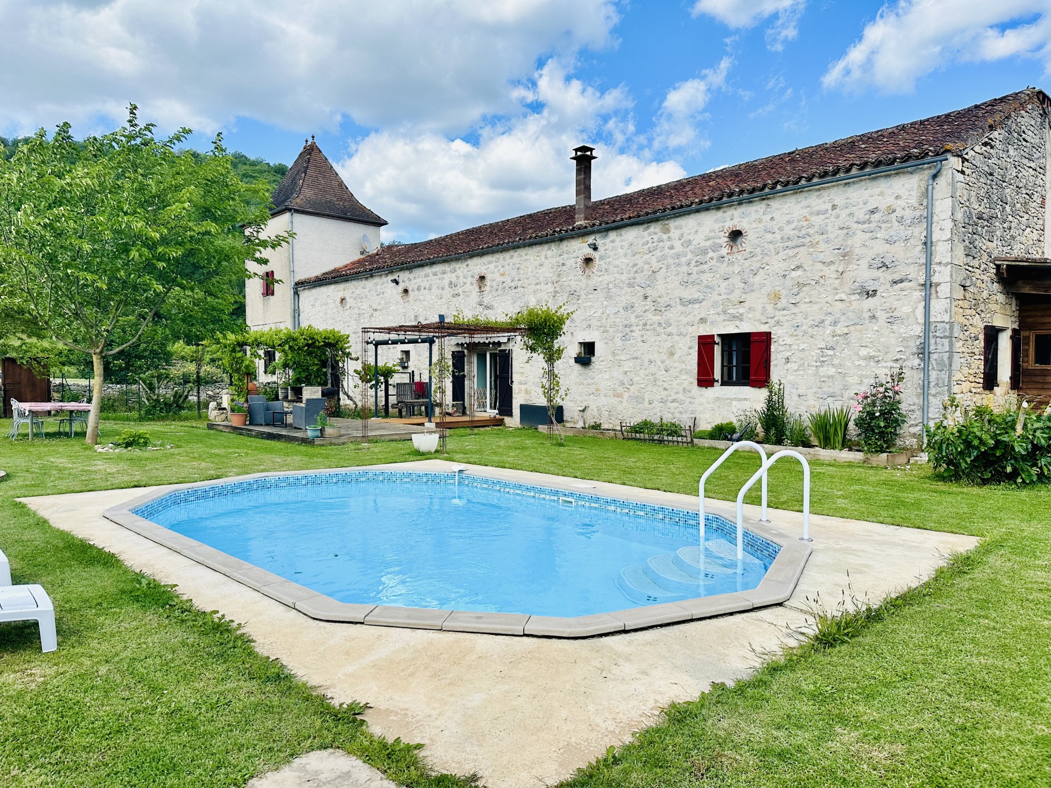 Bien immobilier à vendre à Larnagol, 400 m², 12 pièces – photo 2 sur 14