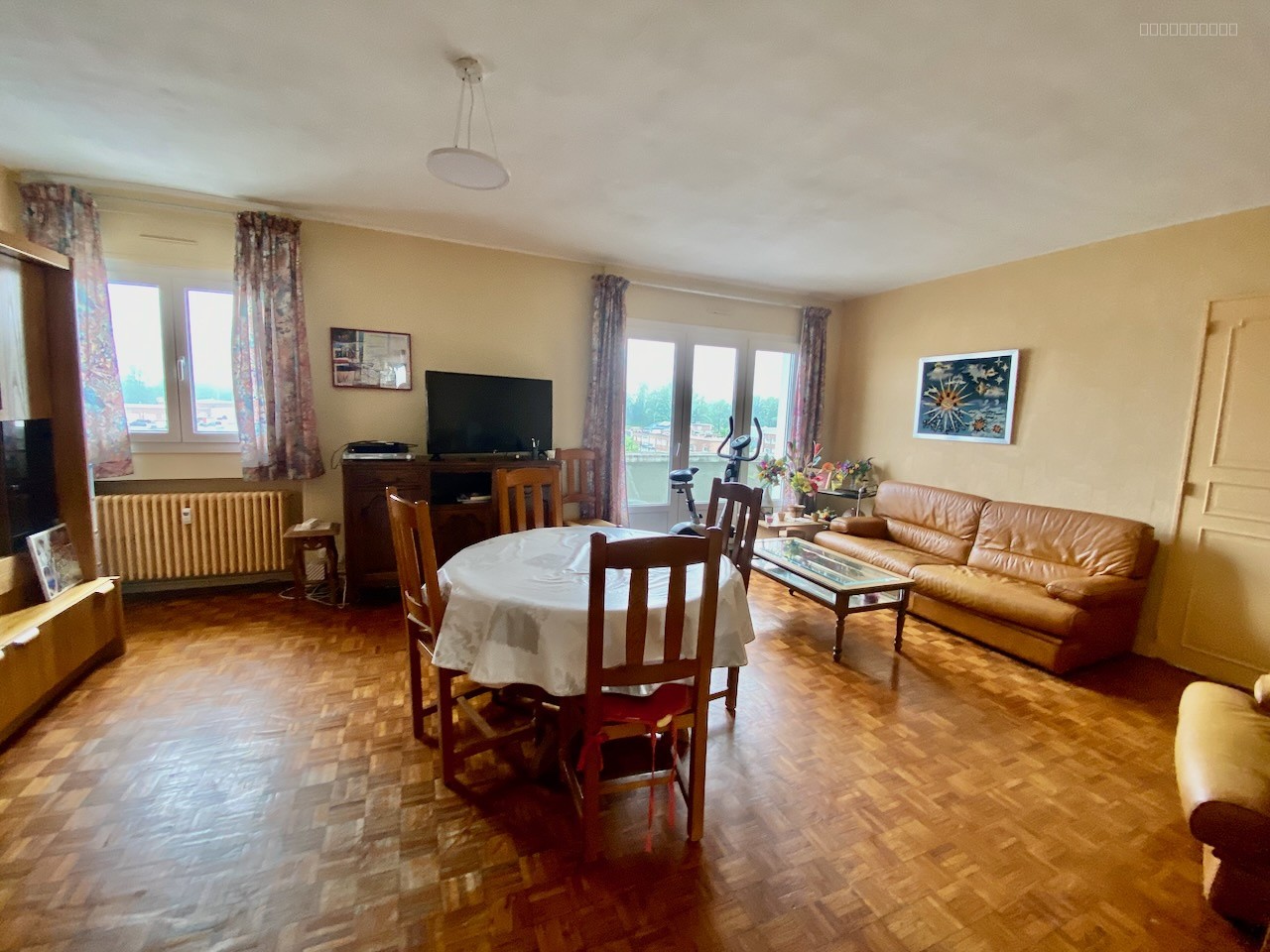 Appartement à vendre à Maubeuge, 390 m², 7 pièces – photo 1 sur 8