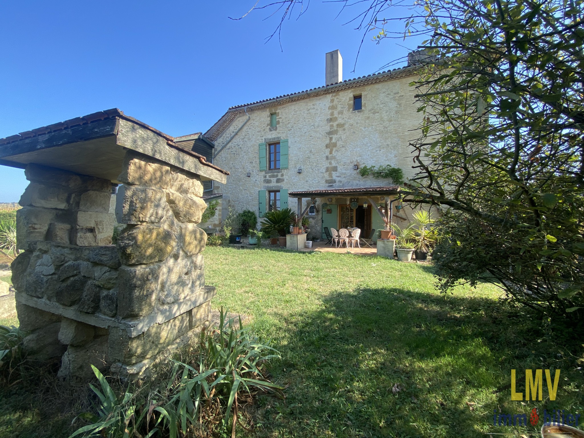 Maison à vendre à Bourdelles, 1 349 m², 7 pièces – photo 1 sur 10