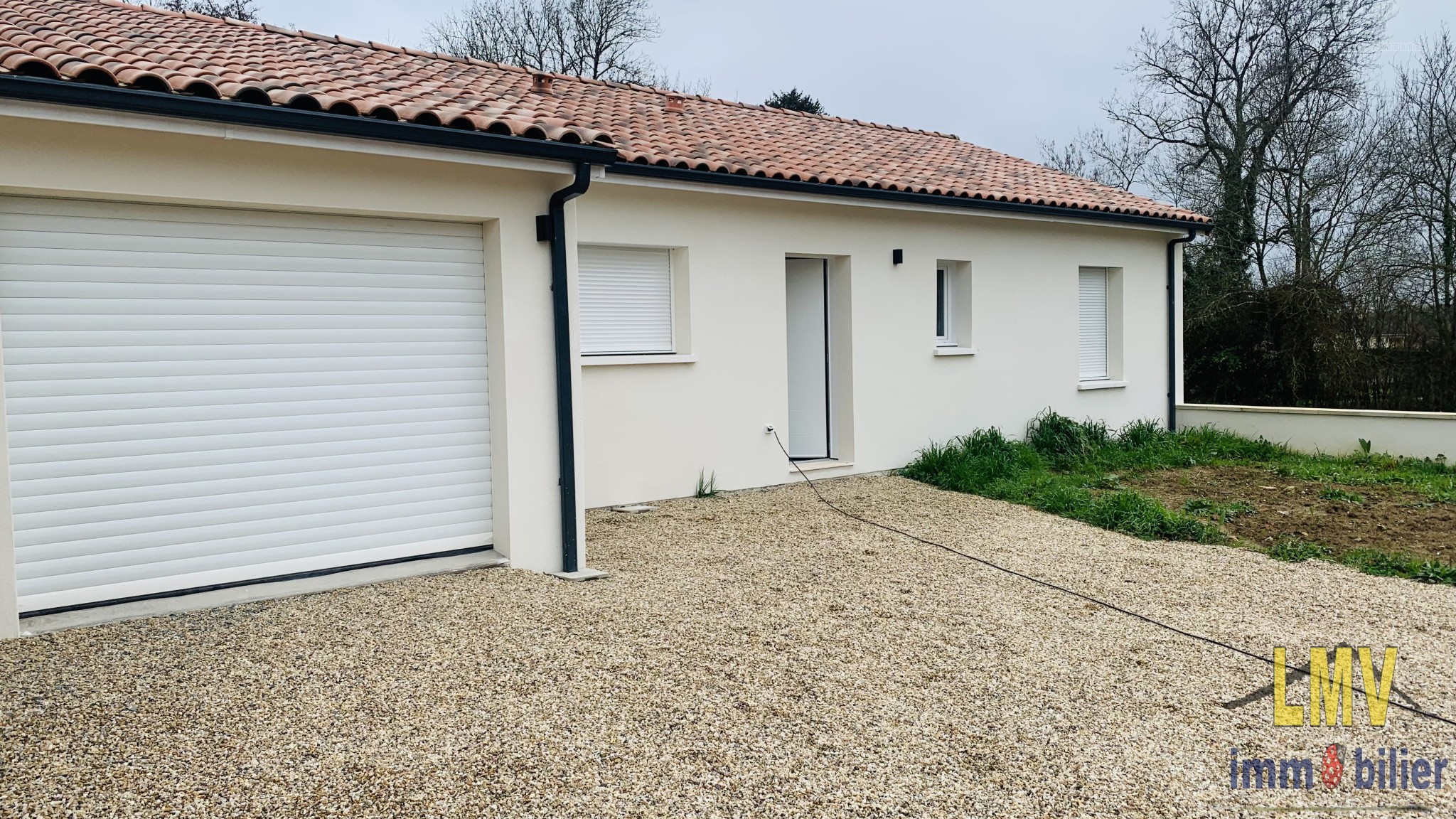Maison à vendre à Ste colombe, 334 m², 4 pièces – photo 1 sur 11