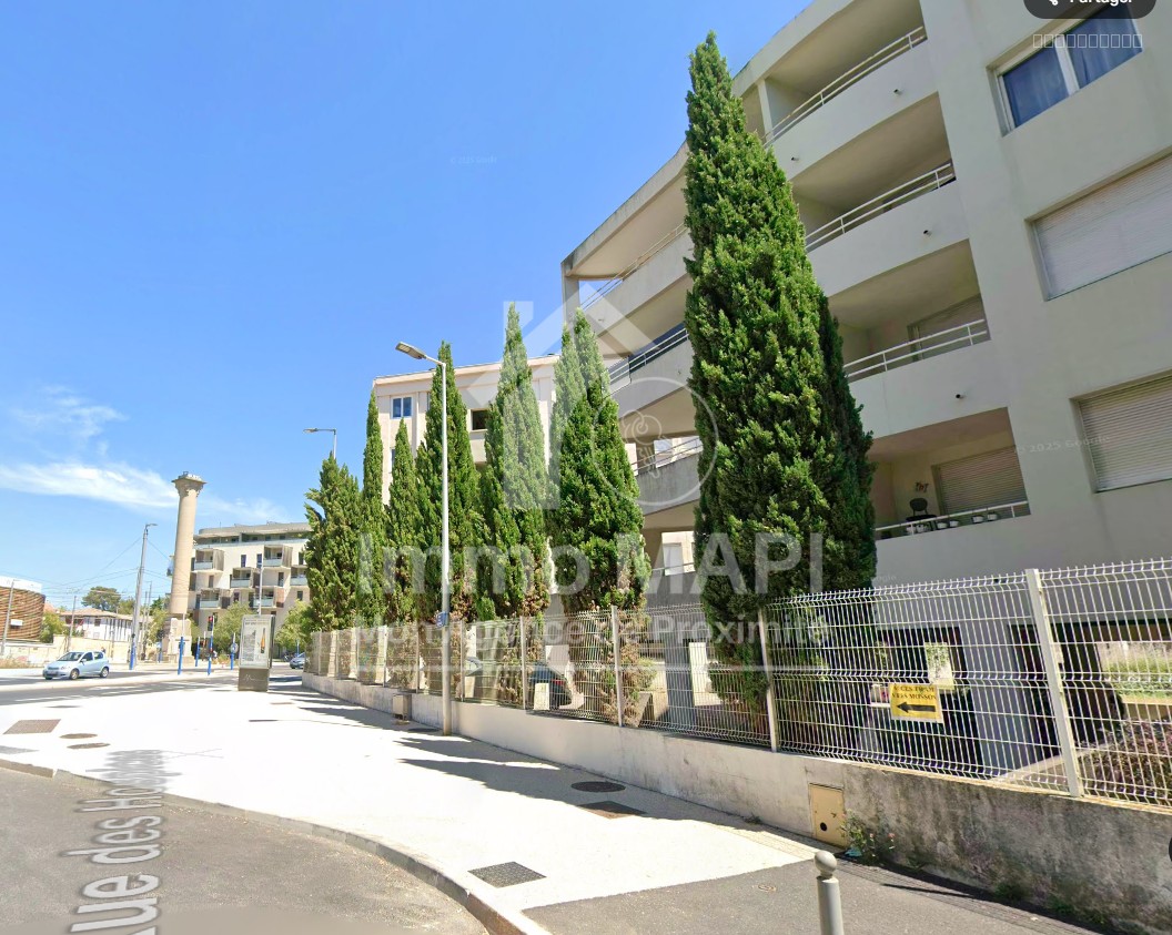 Parking / Box à louer à Montpellier, 1 250 m² – photo 1 sur 2