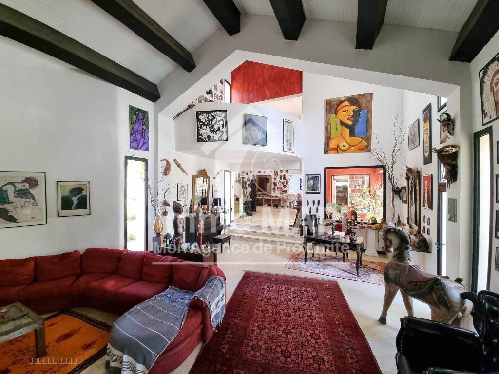 Magnifique maison d’architecte de 478 m2 dans un cadre privilégié et rare sur 1ha de terrain. — photo 4