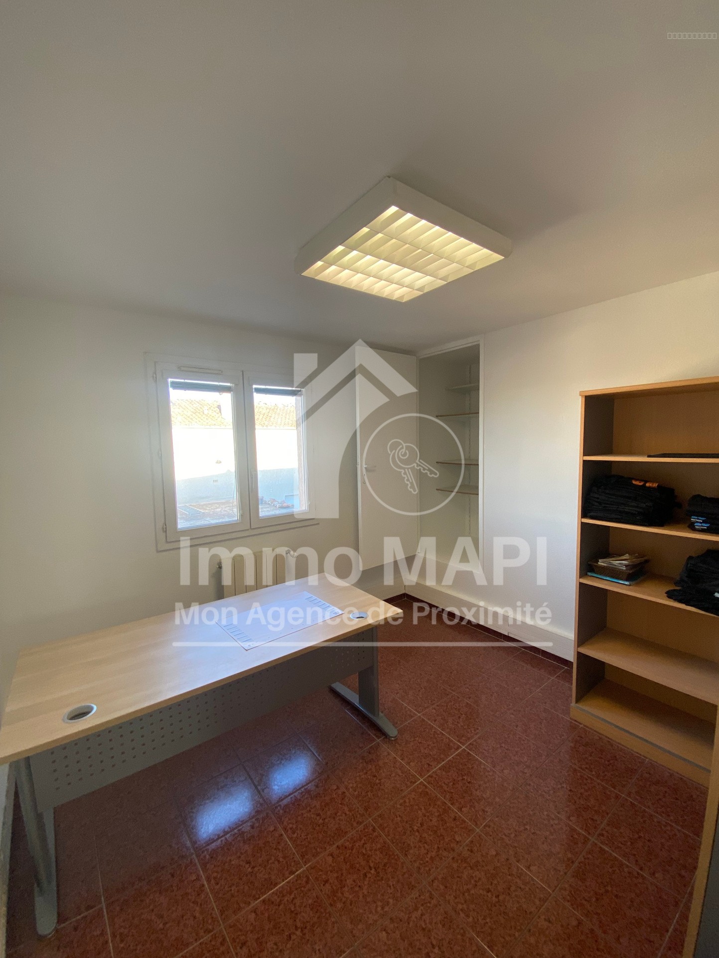 Local Professionnel  119 m2 espace stockage et bureaux - Villeneuve Les Maguelone — photo 3