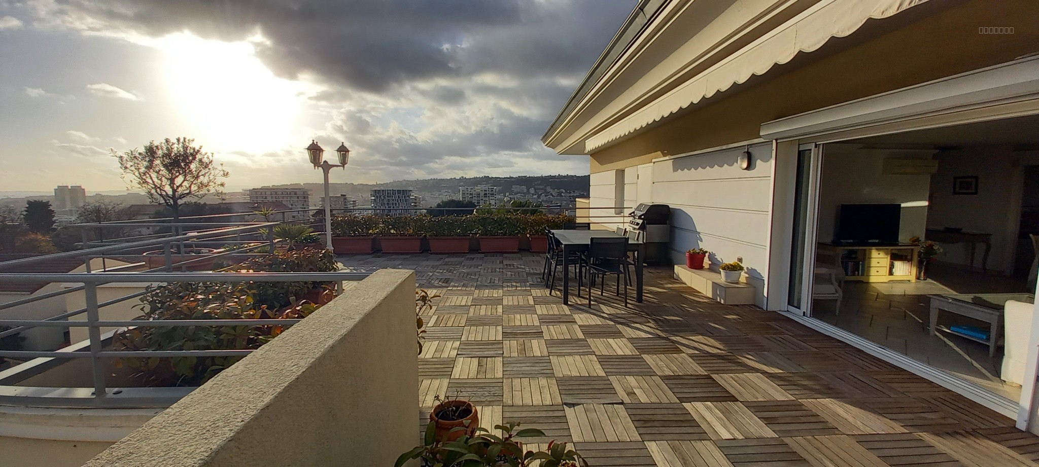 VILLA SUR LE TOIT - VUE PANORAMIQUE — photo 3