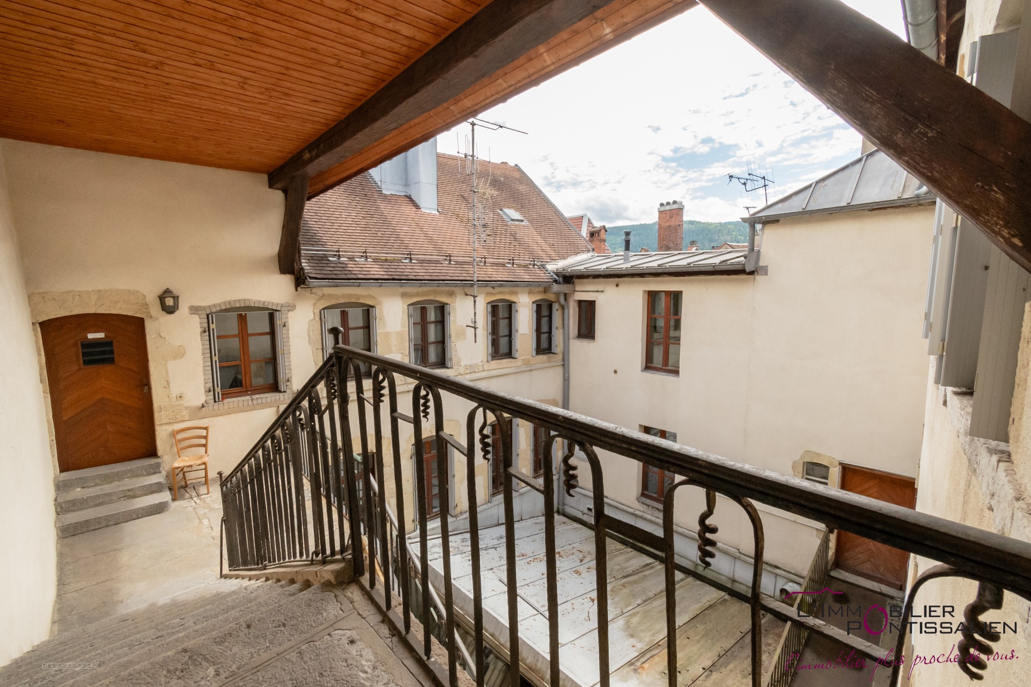 PONTARLIER - CENTRE VILLE - APPARTEMENT DUPLEX T2 — photo 18