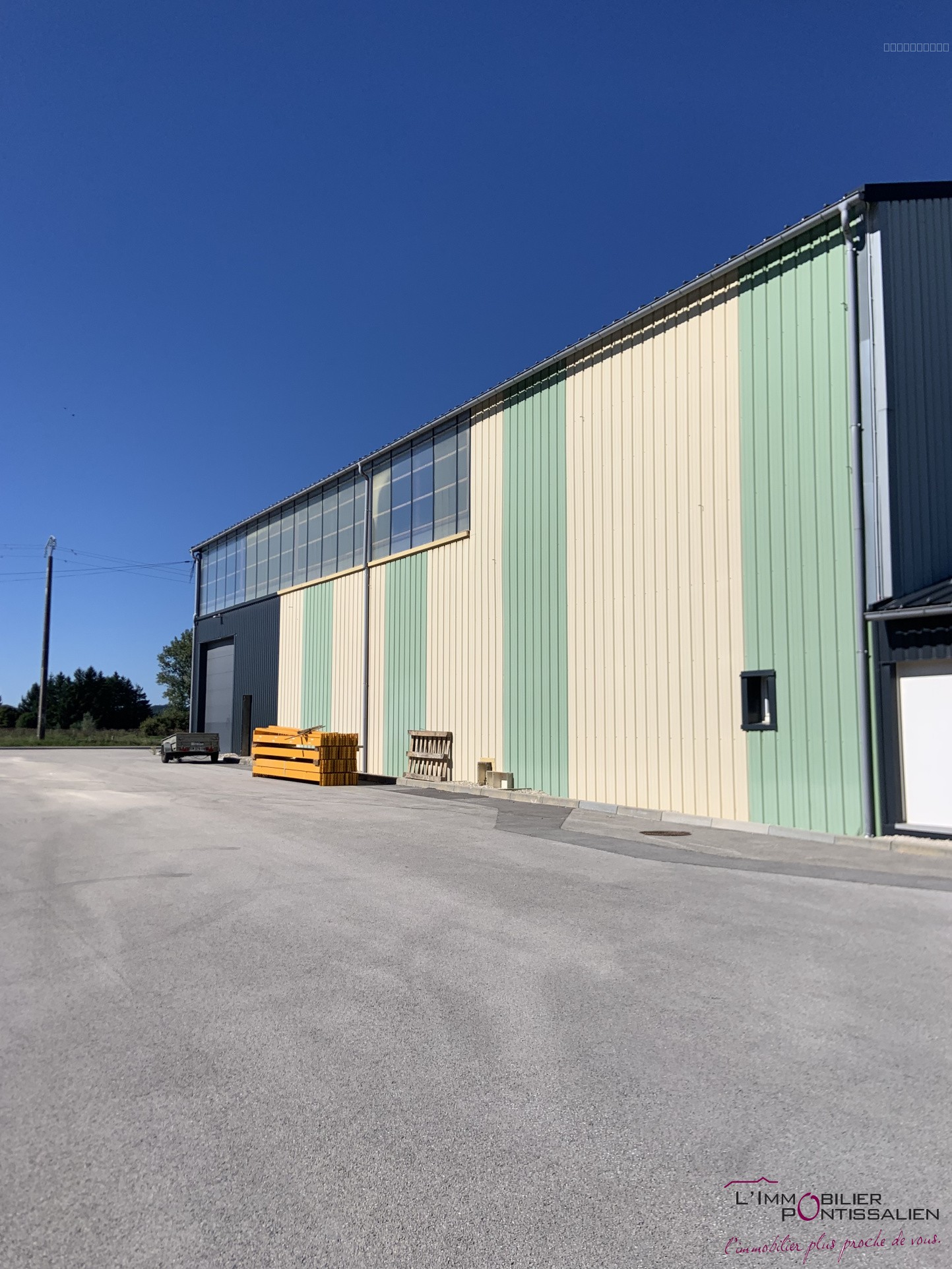 PONTARLIER LOCAL 800 m2 — photo 3
