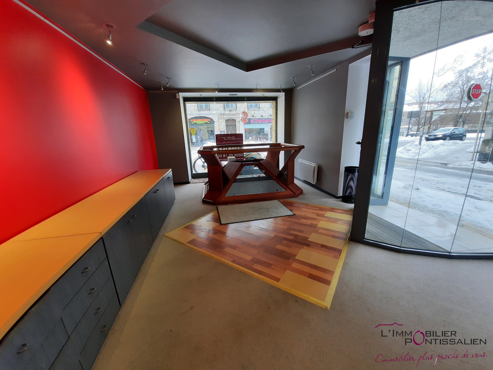 Local commercial à louer à Pontarlier, 70 m² – photo 1 sur 6
