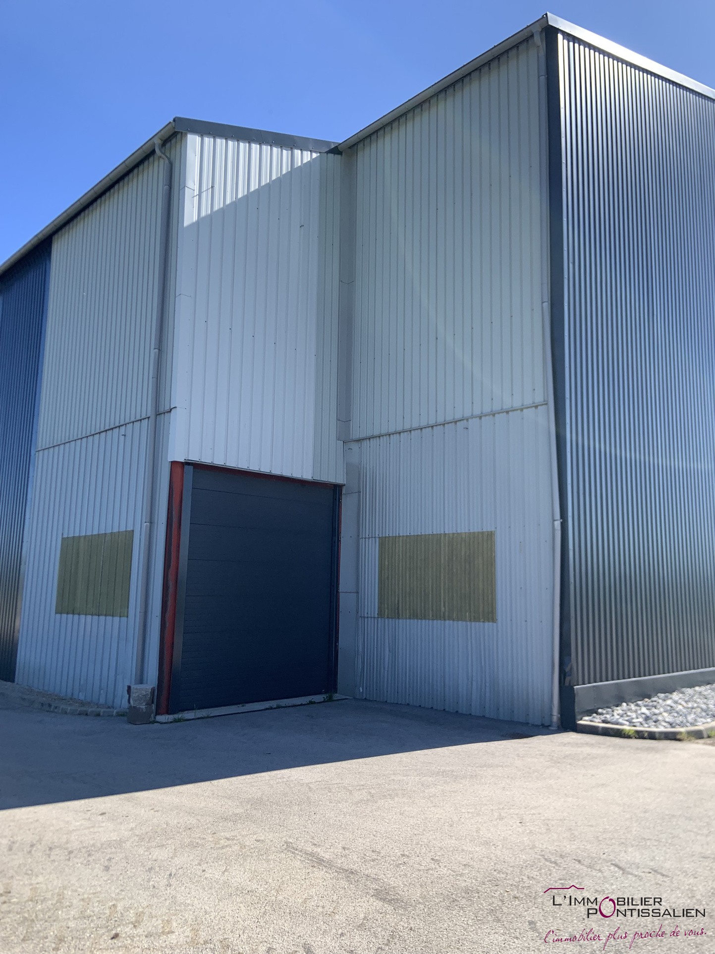 PONTARLIER LOCAL 800 m2 — photo 4