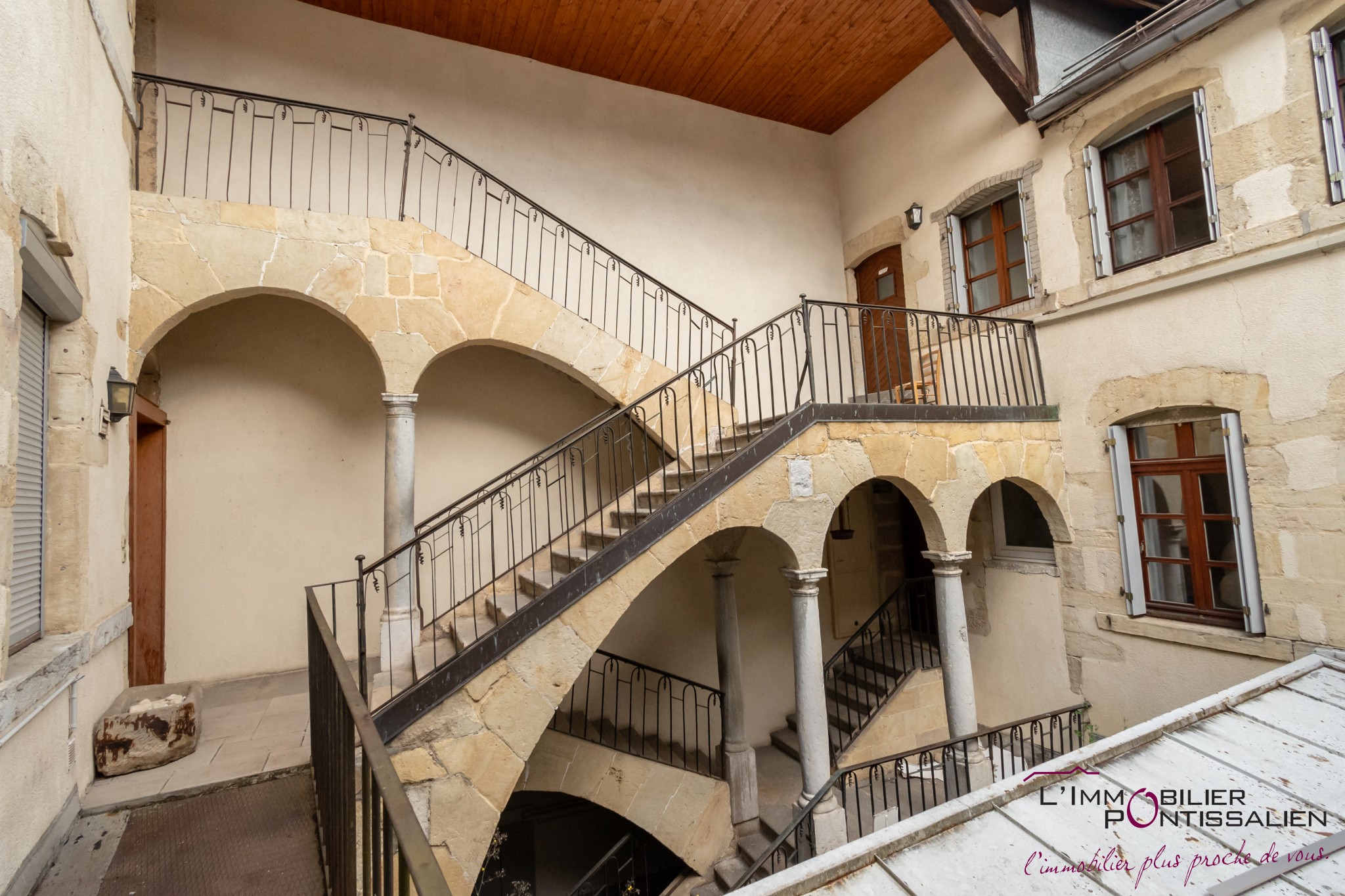 PONTARLIER - CENTRE VILLE - APPARTEMENT DUPLEX T2 — photo 5