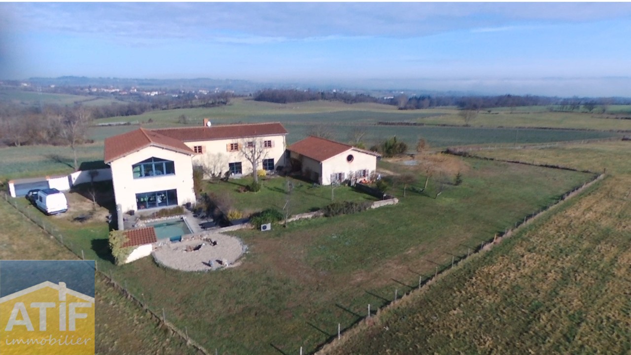 Bien immobilier à vendre à St julien d oddes, 420 m², 20 pièces – photo 1 sur 18