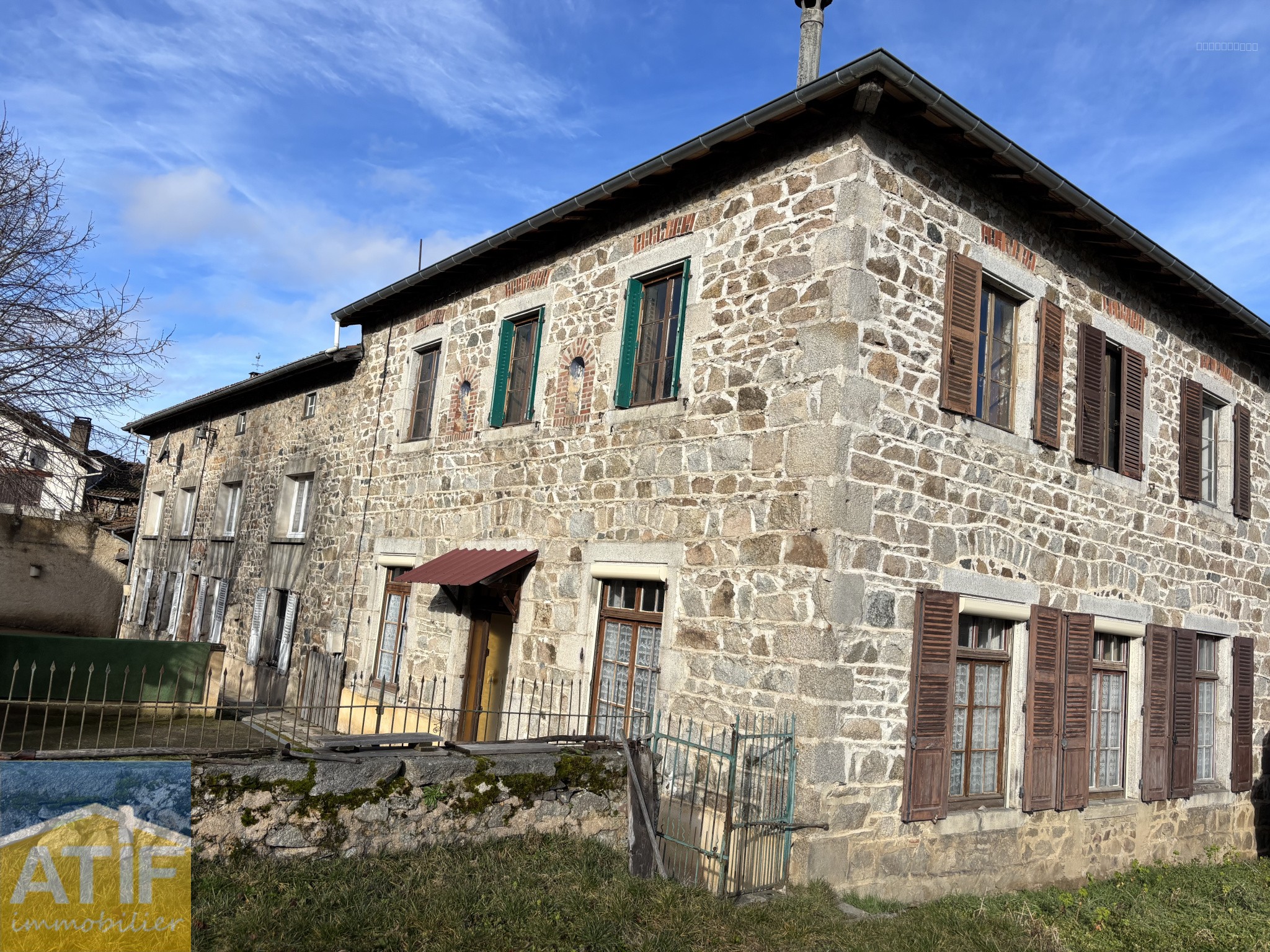 Maison à vendre à St romain d urfe, 160 m², 8 pièces – photo 1 sur 14