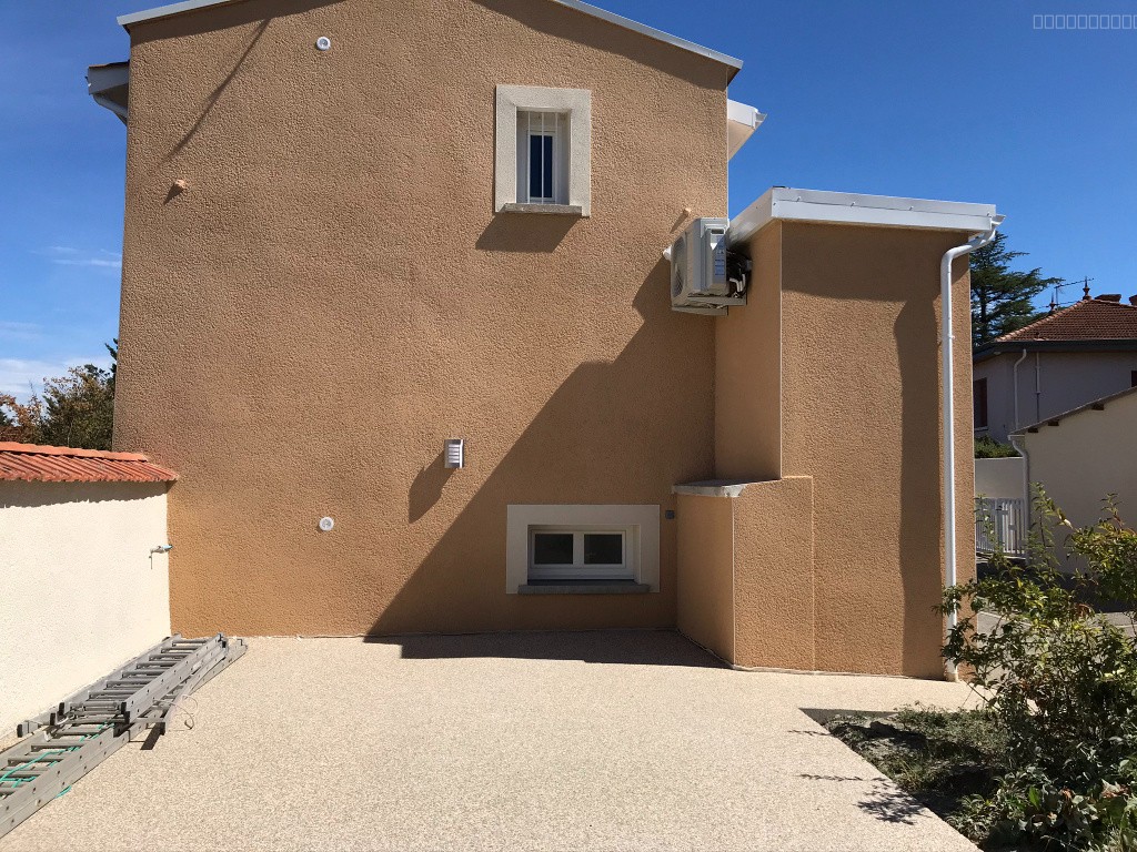 Maison entièrement rénovée avec jardin et garage — photo 13