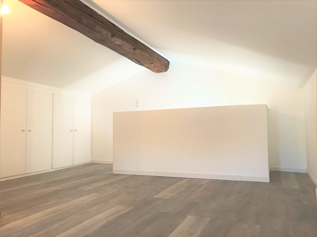 Maison entièrement rénovée avec jardin et garage — photo 7