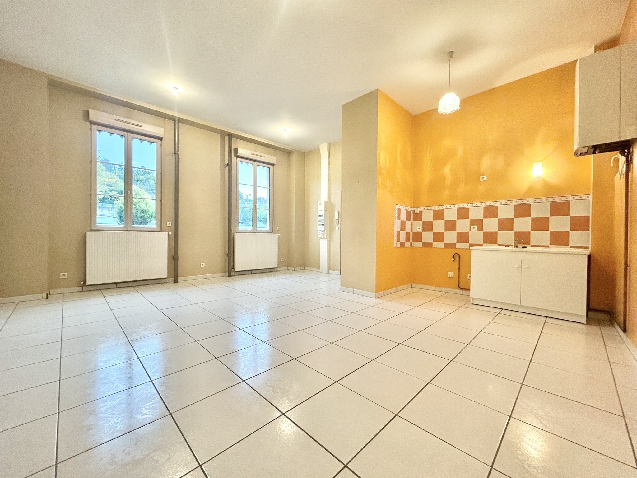 Bien immobilier à louer à Rive de gier, 77,69 m², 3 pièces – photo 2 sur 9