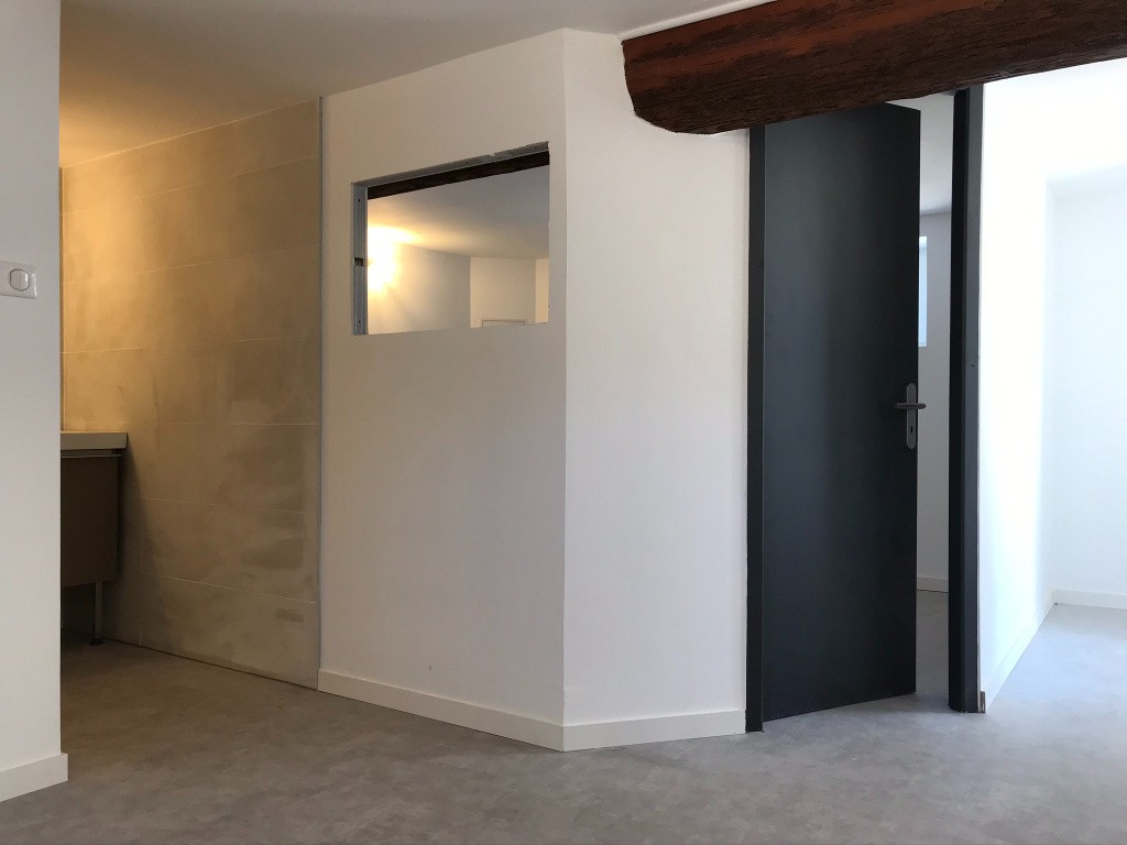 Maison entièrement rénovée avec jardin et garage — photo 10