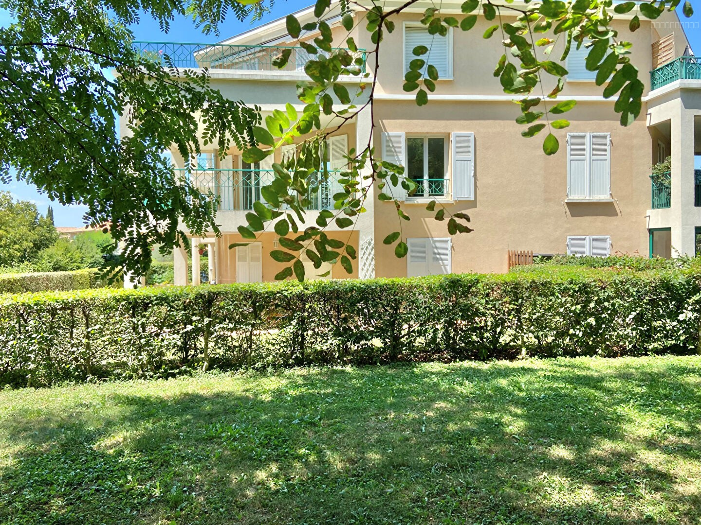 T2 TERRASSE + GARAGE + PARKING PRIVATIF DANS RESIDENCE DE STANDING A VOURLES — photo 5