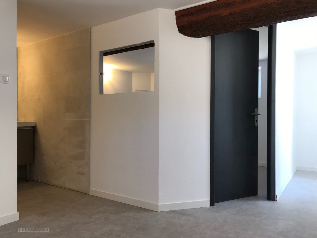 Maison entièrement rénovée avec jardin et garage — photo 10