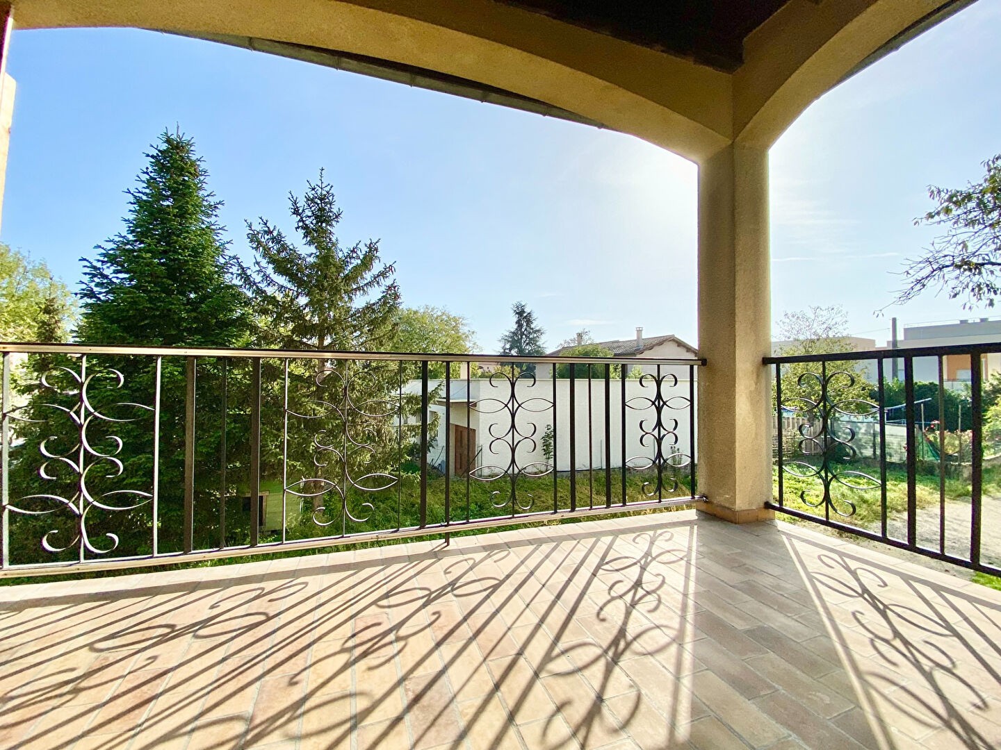 Maison à louer à Brignais, 1 100 m², 5 pièces – photo 1 sur 17
